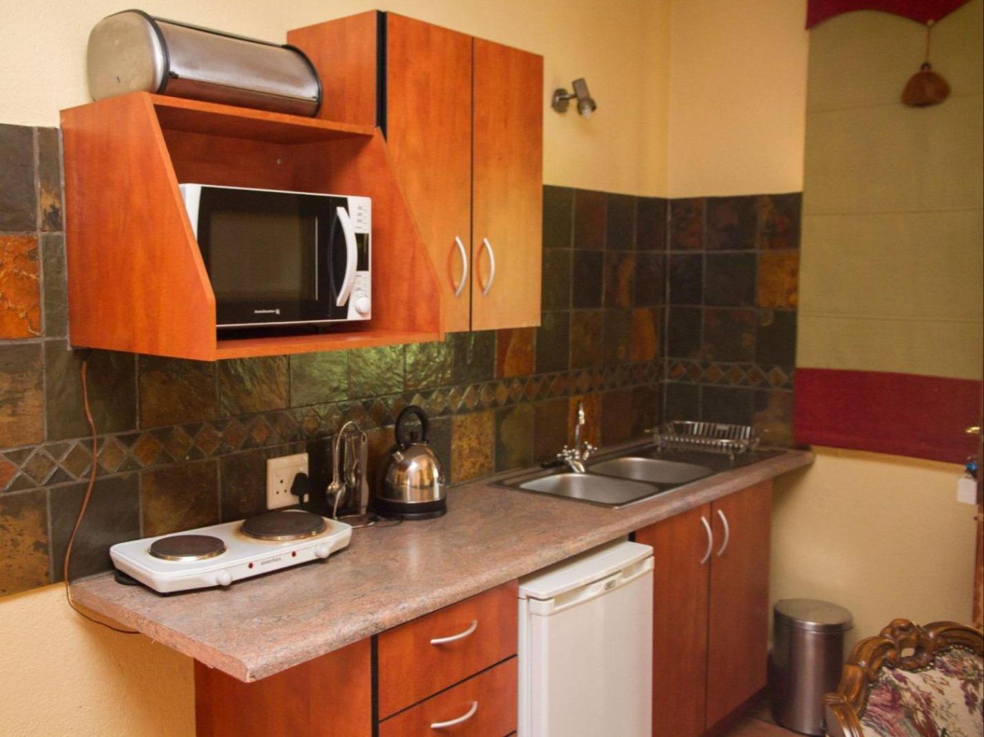 Honeymoon Suite - Photo 3