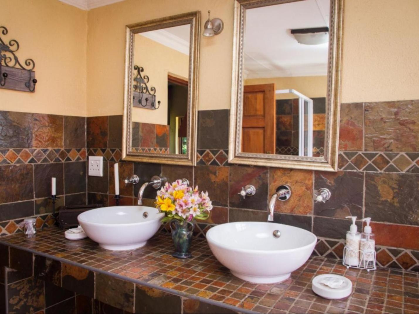 Honeymoon Suite - Photo 4