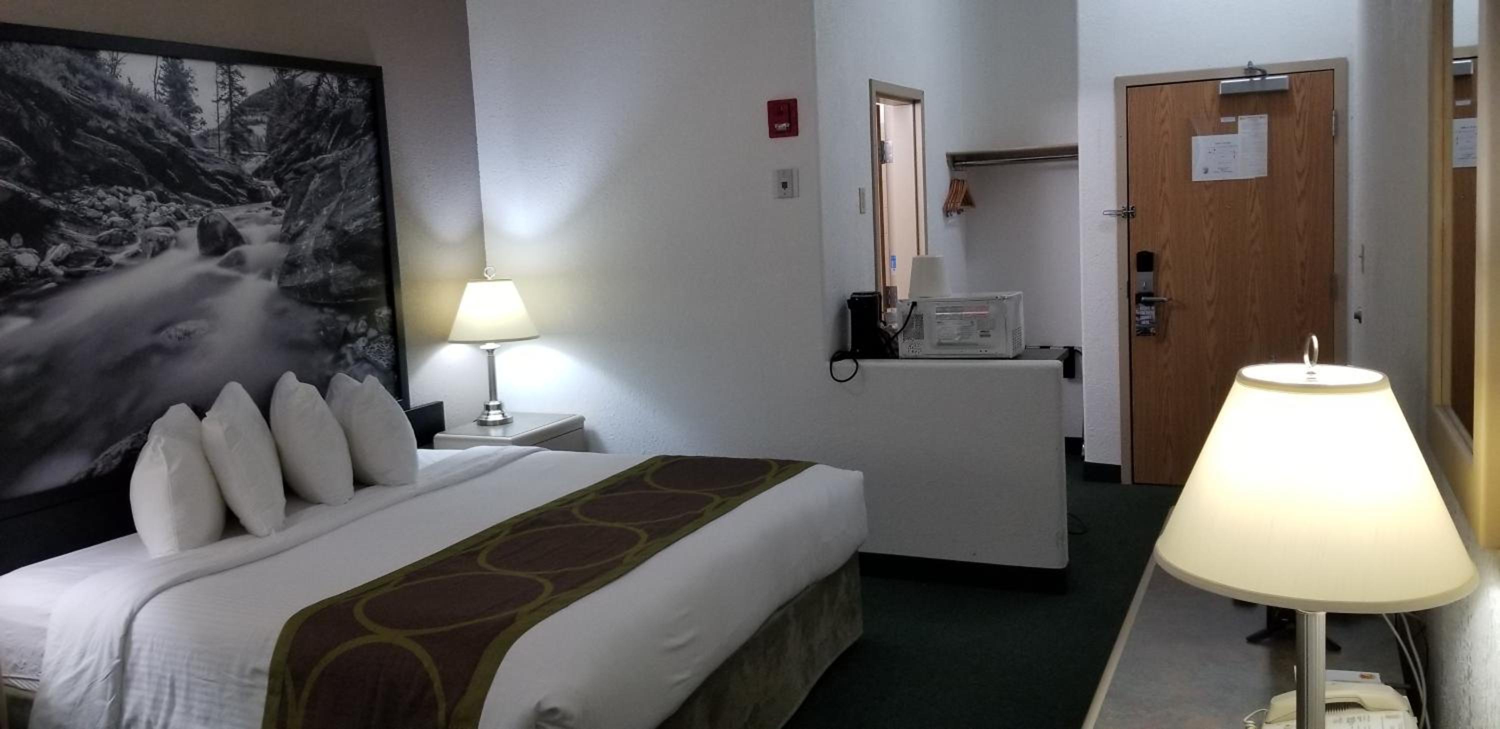 King Room - Non-Smoking photo 3