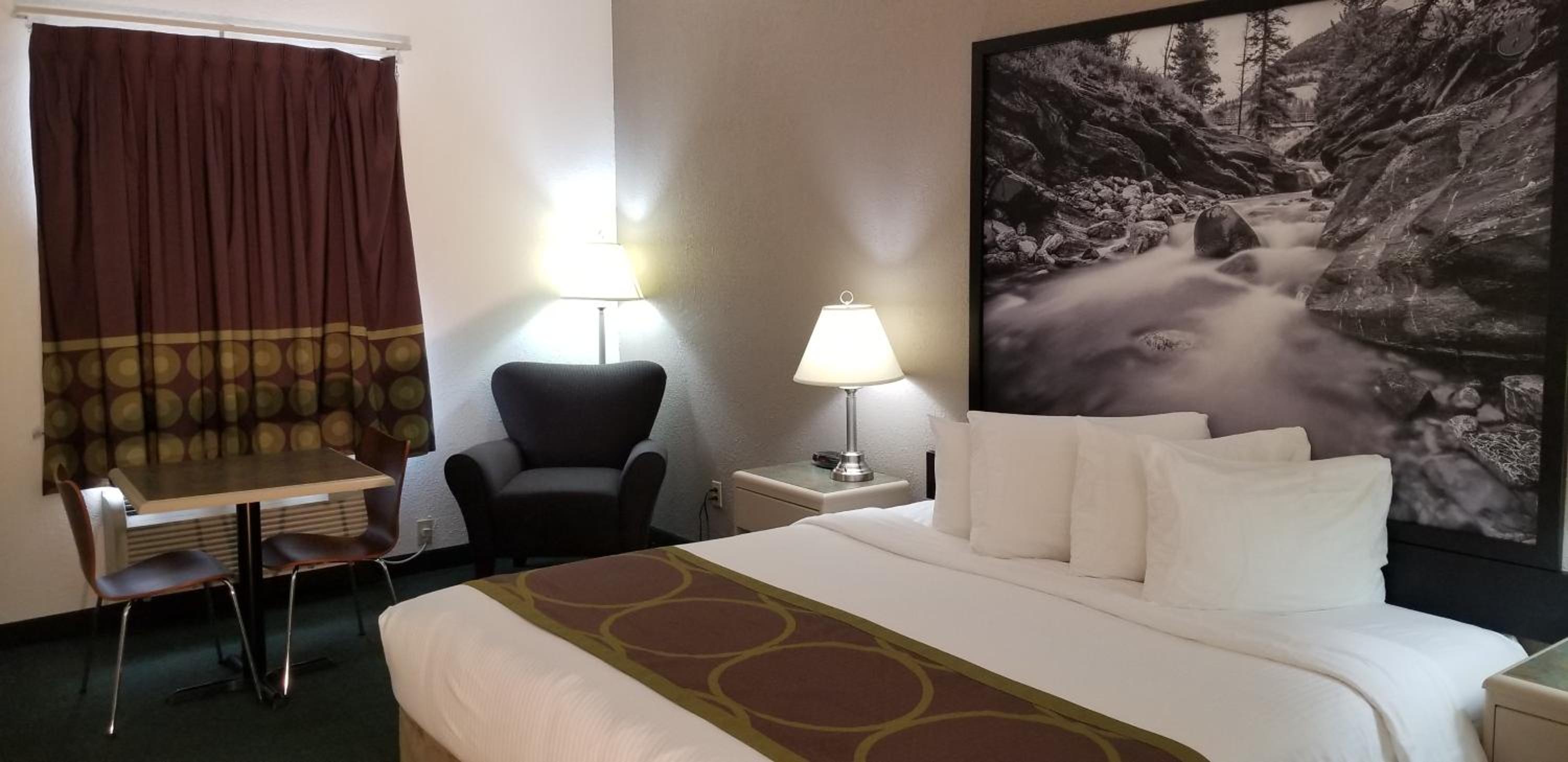 King Room - Non-Smoking photo 2