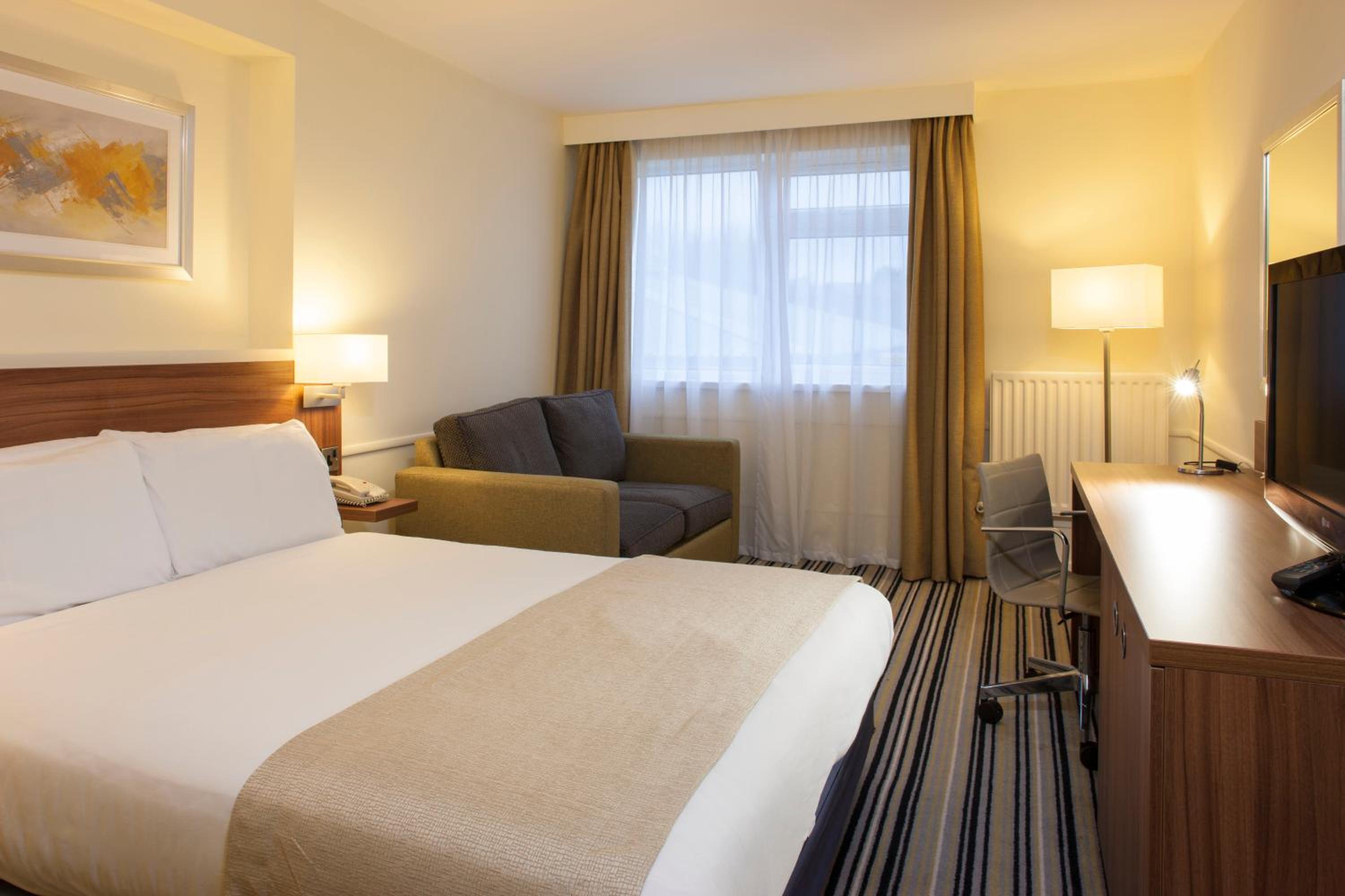 Standard Double Room with Sofa Bed - Photo 2