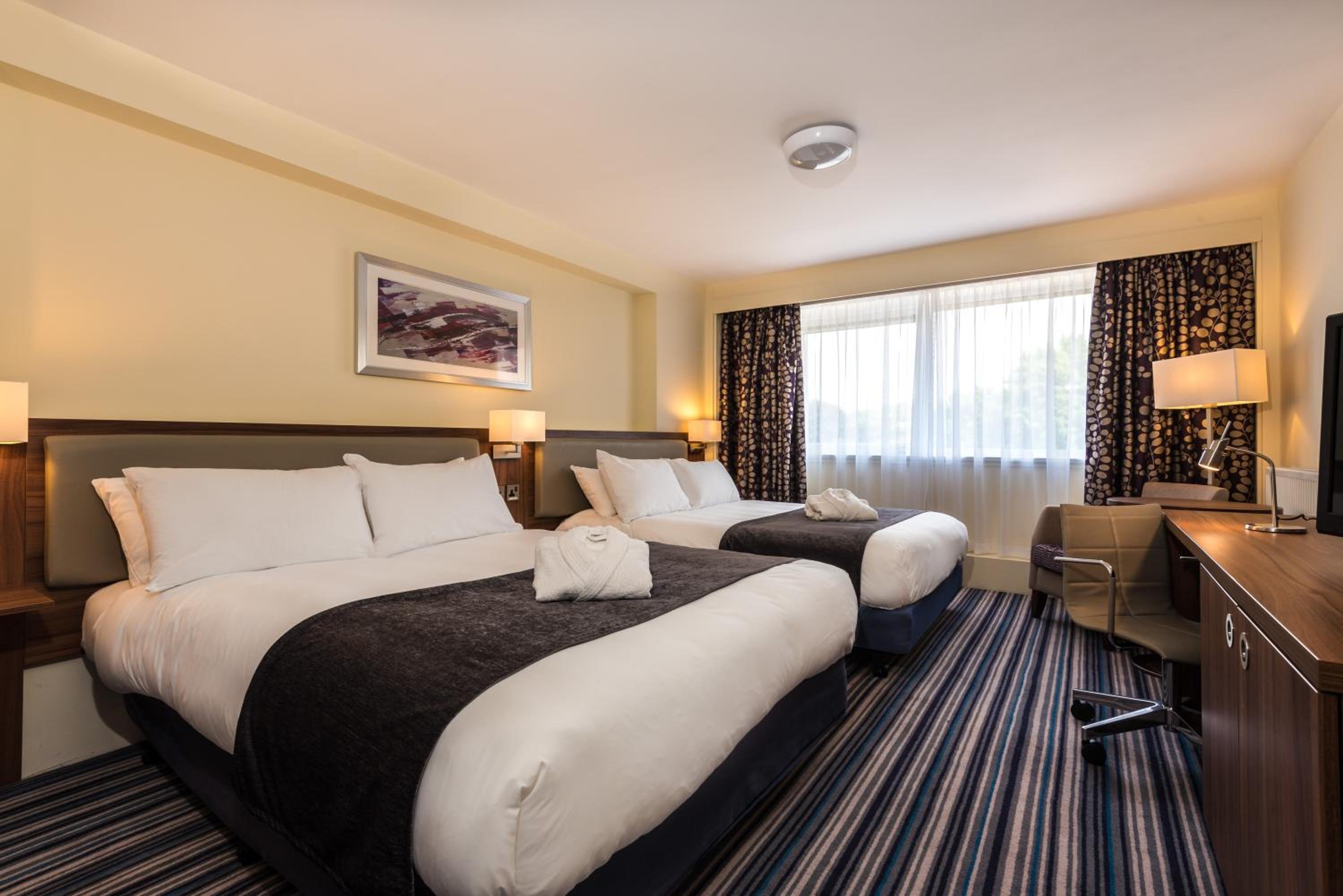 Premium Room with Two Single Beds - Photo 2