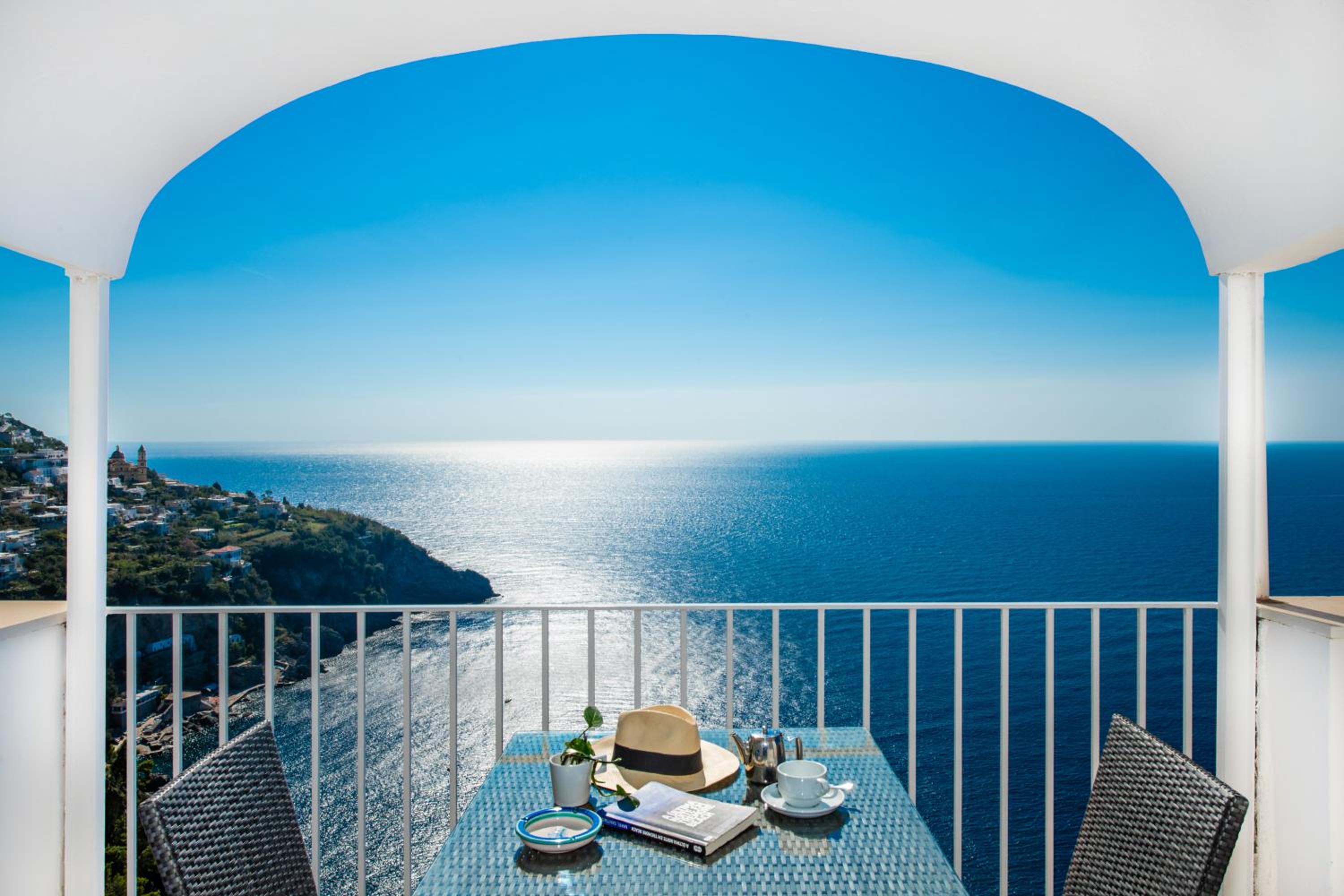 Deluxe Double Room with Terrace and Sea View photo 3
