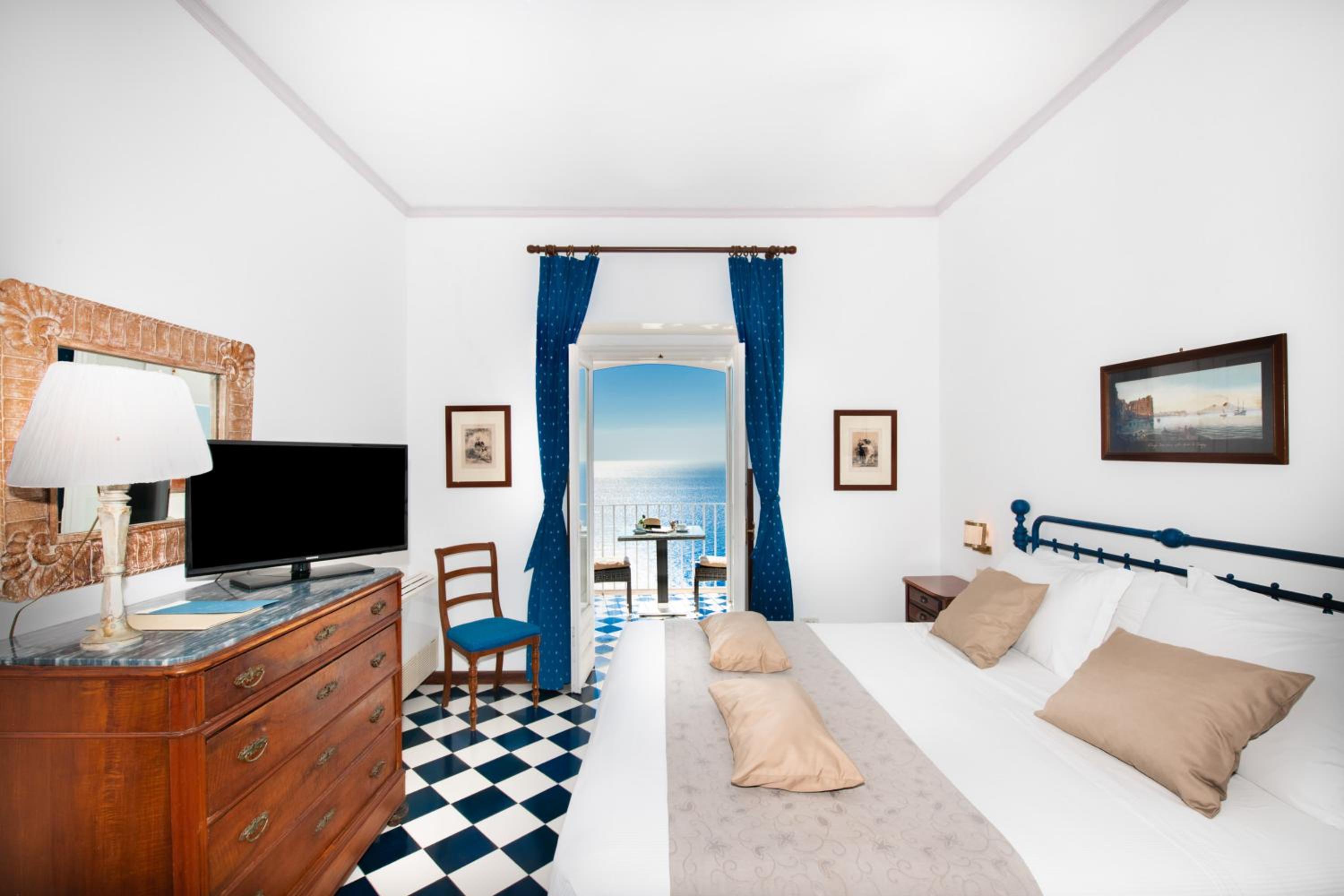 Deluxe Double Room with Terrace and Sea View