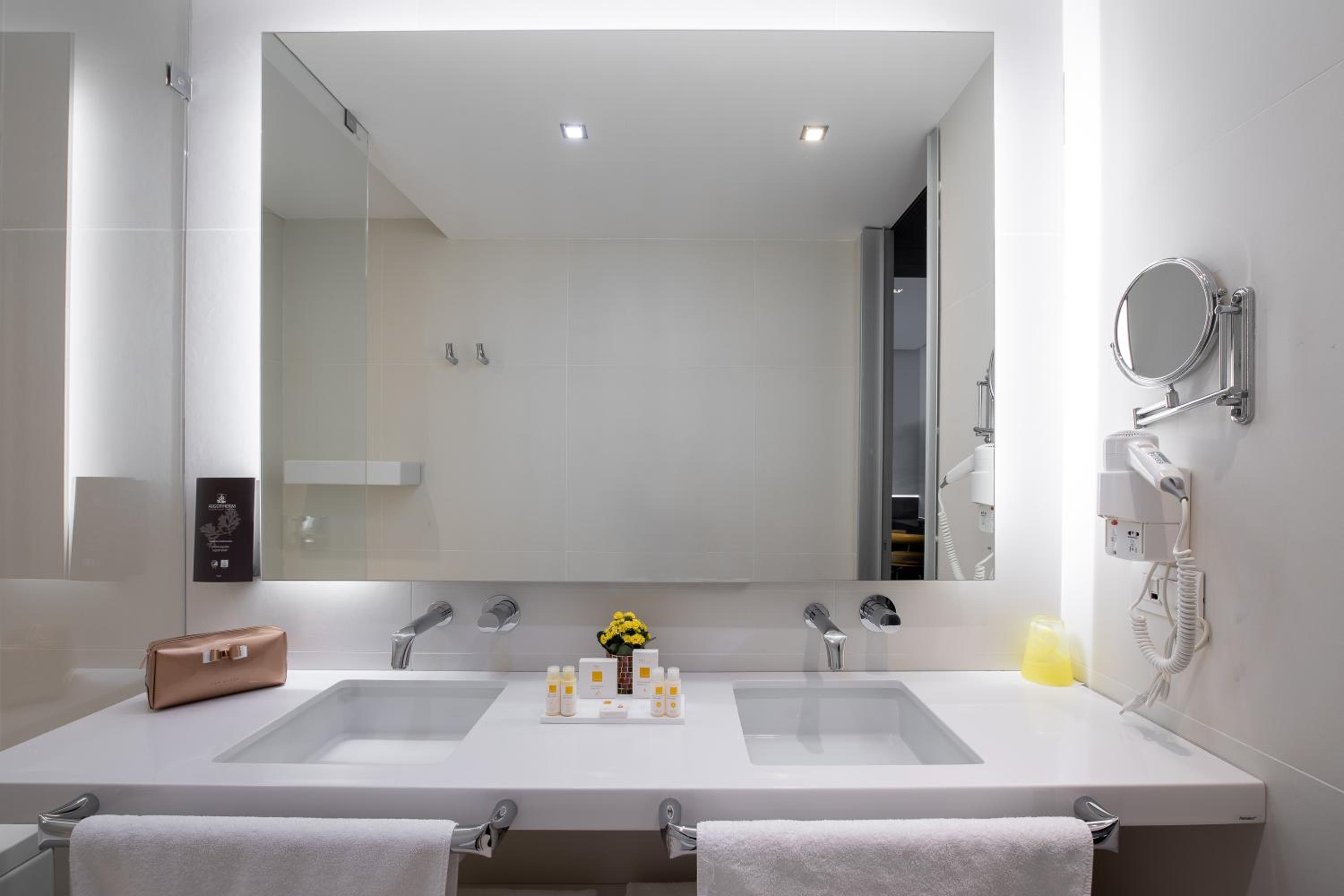 Standard Single Room thumbnail 5