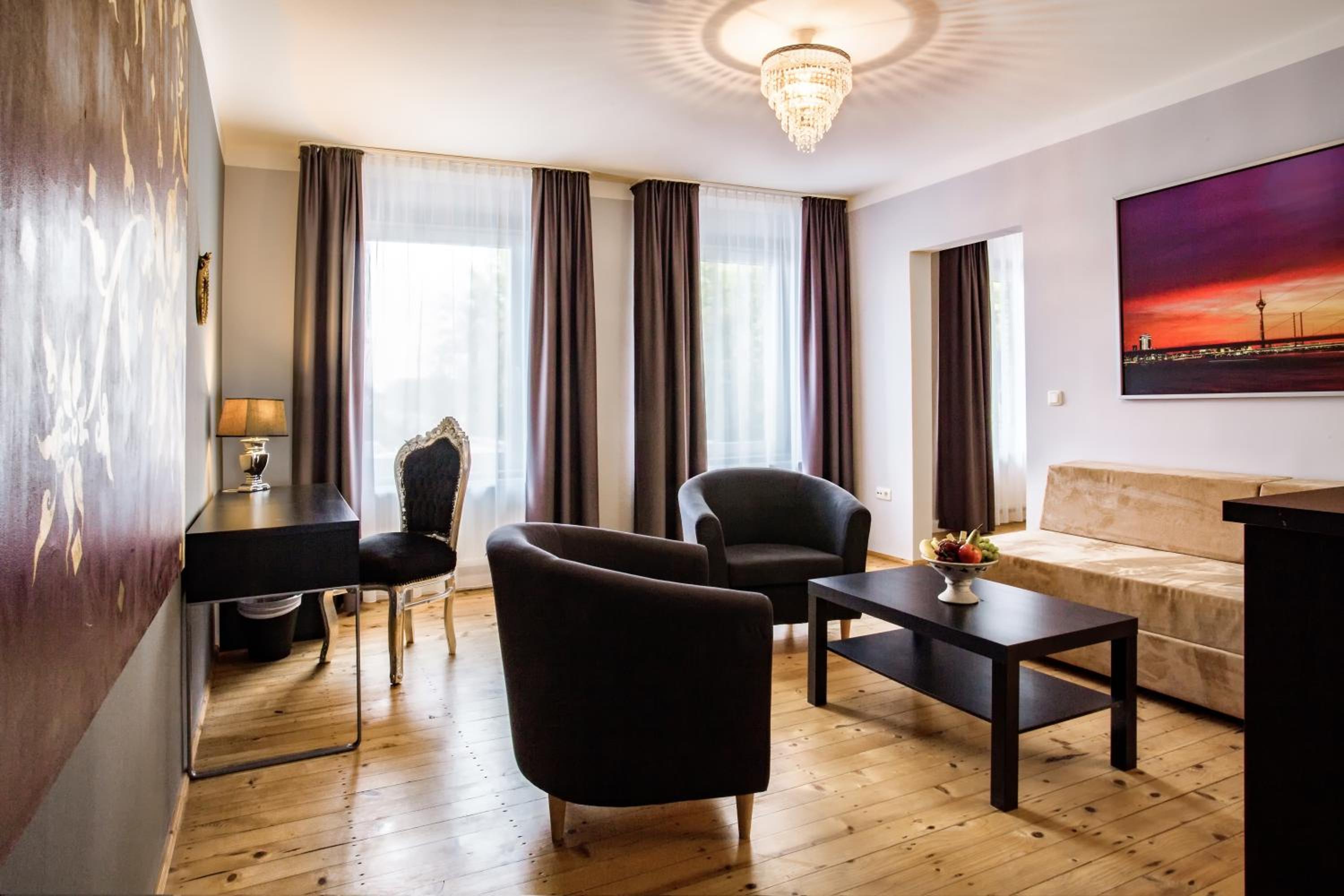 Suite - Photo 3