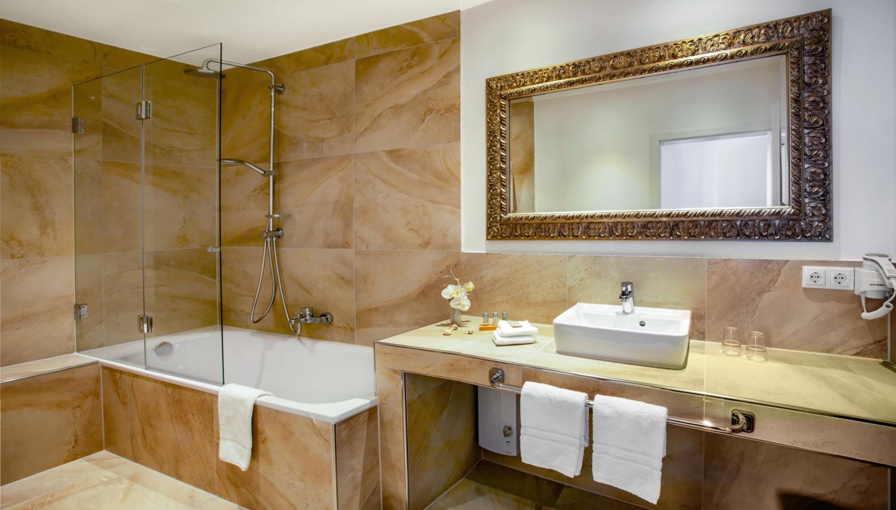 Queen Room - Photo 2