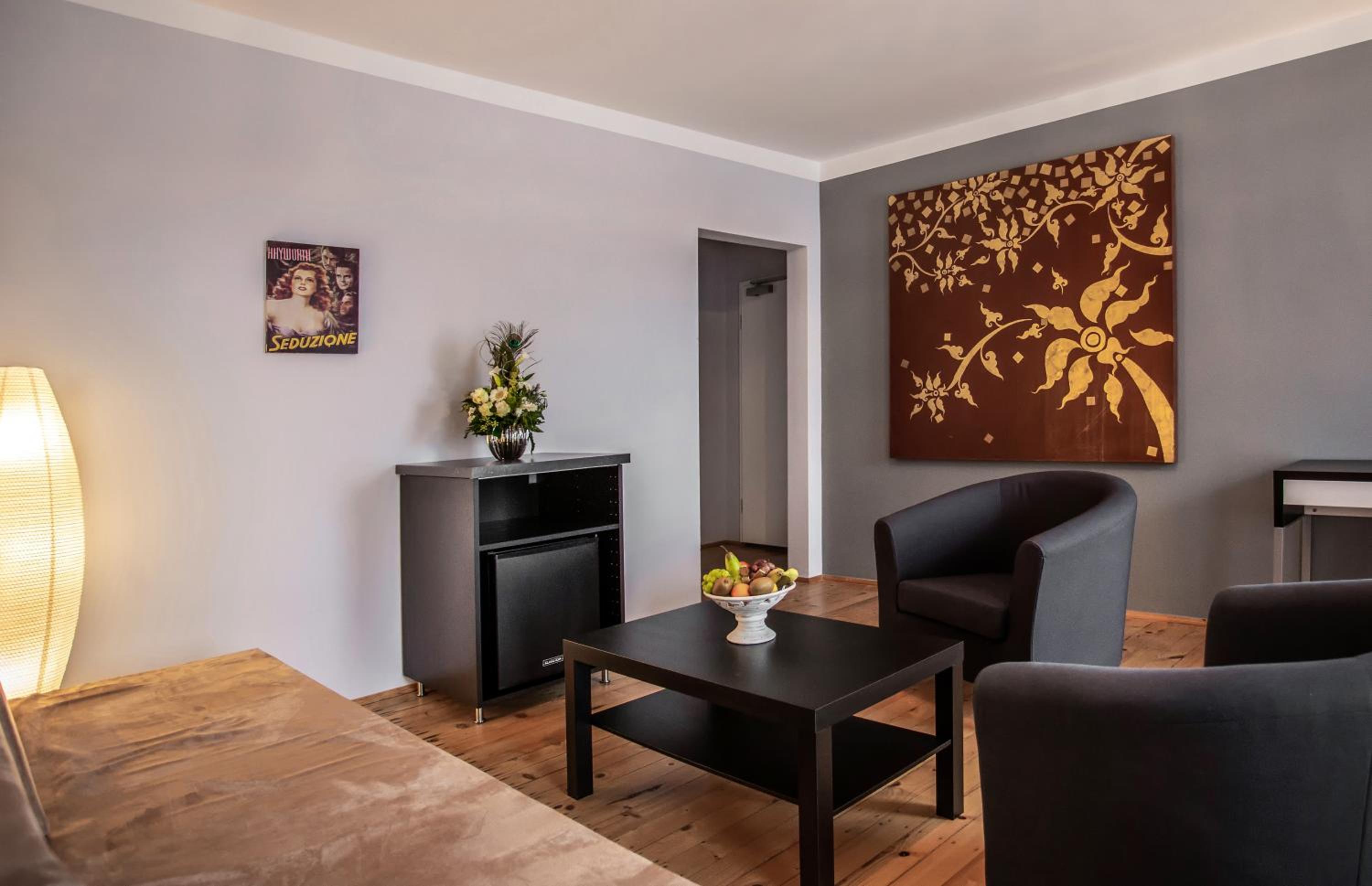 Suite - Photo 2