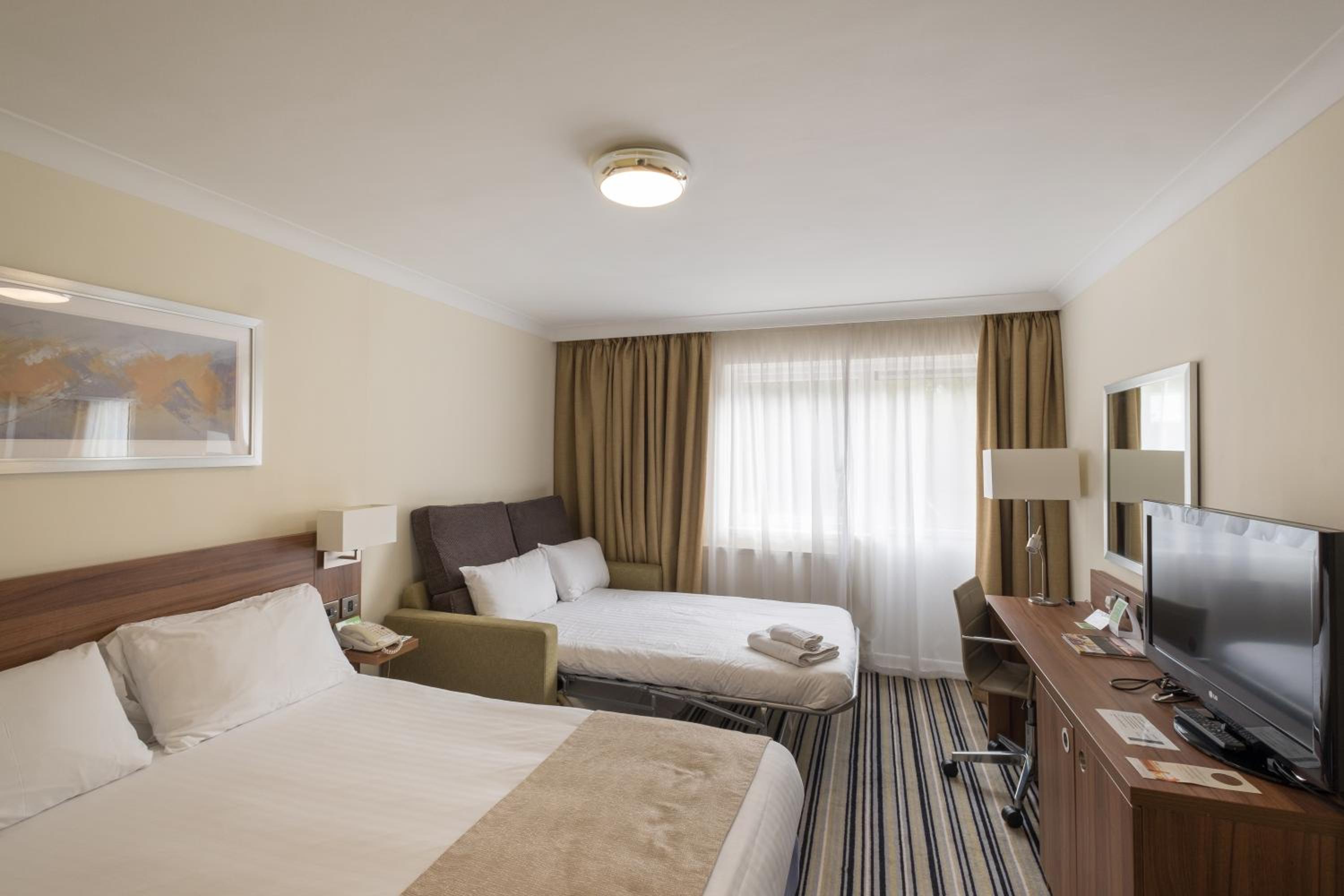 Standard Double Room with Single Sofa Bed photo 1
