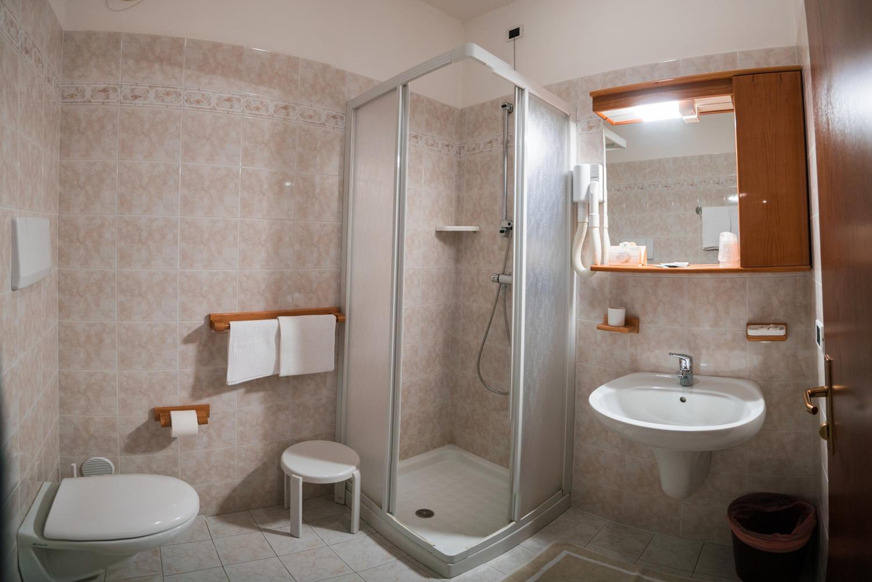 Standard Double or Twin Room with Balcony photo 2
