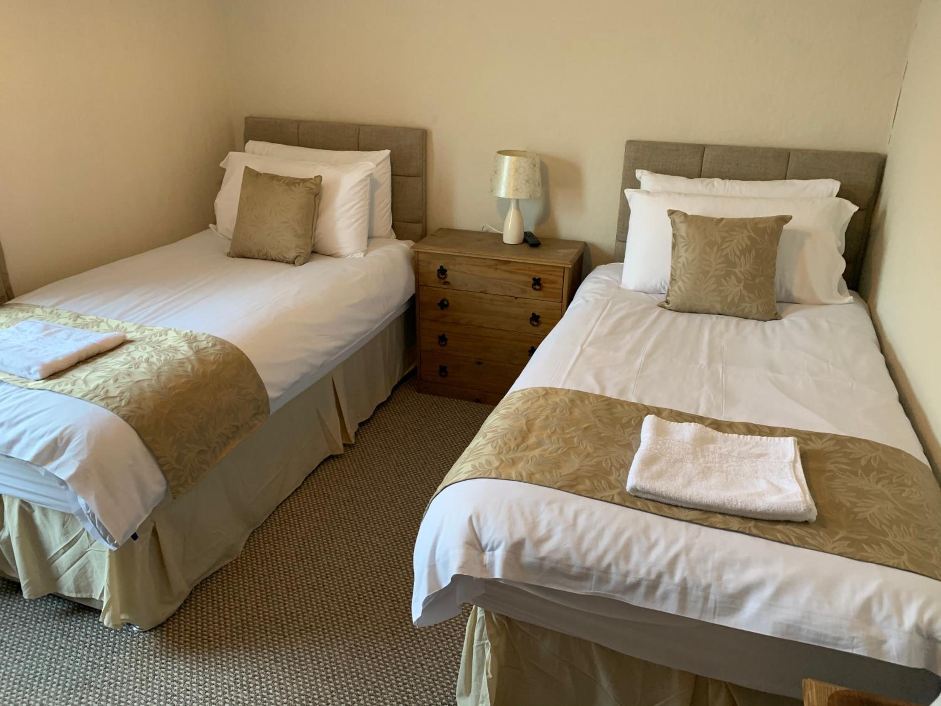 Twin Room - Photo 4