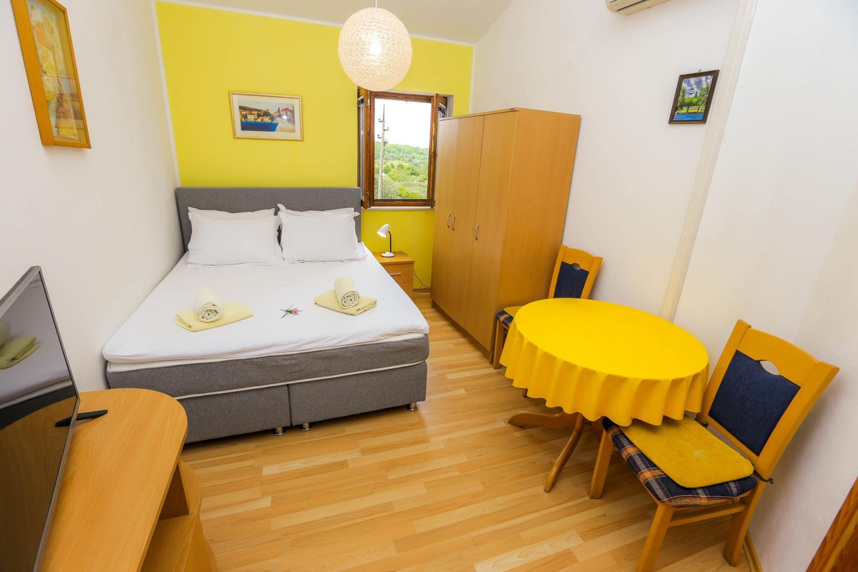 Studio Apartment photo 1