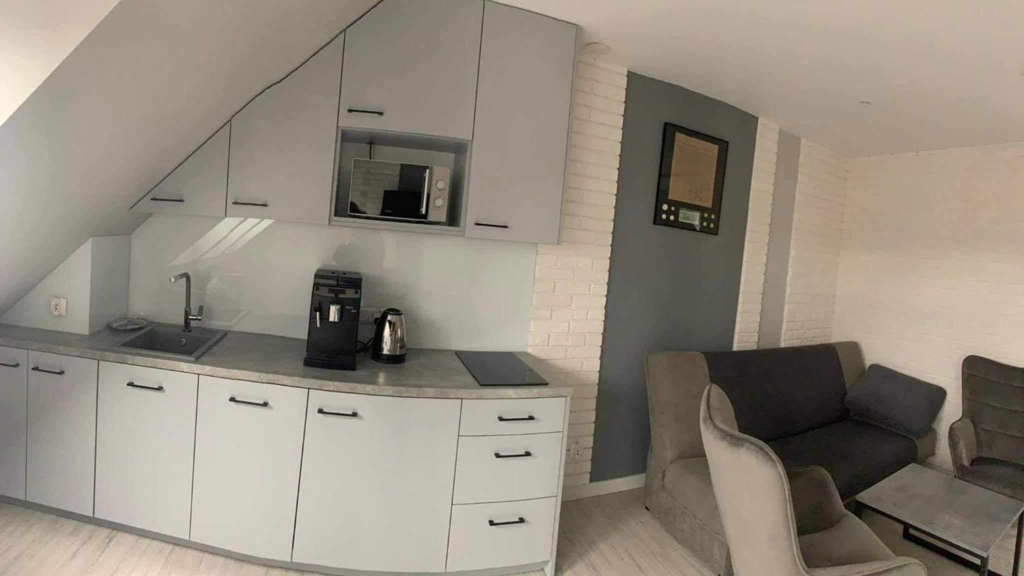 One-Bedroom Apartment - Photo 3