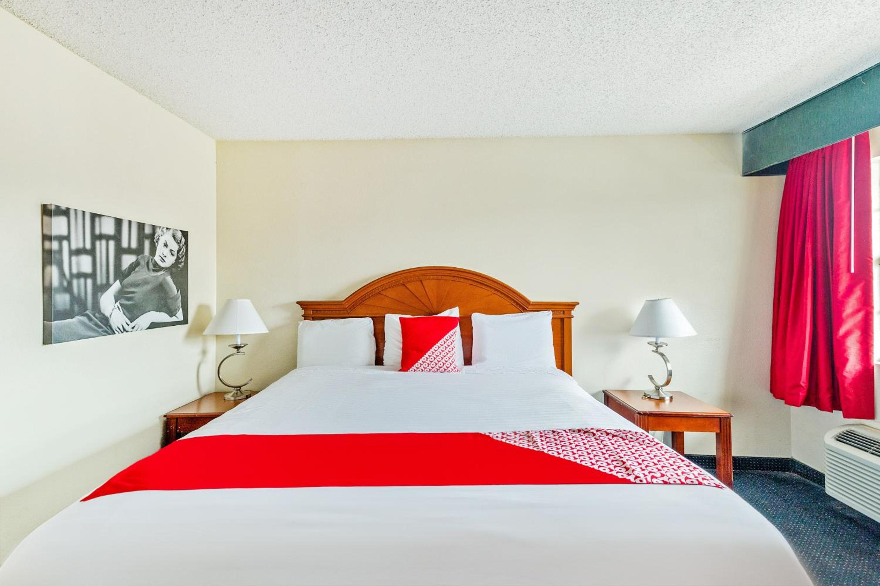 King Bed - Photo 4