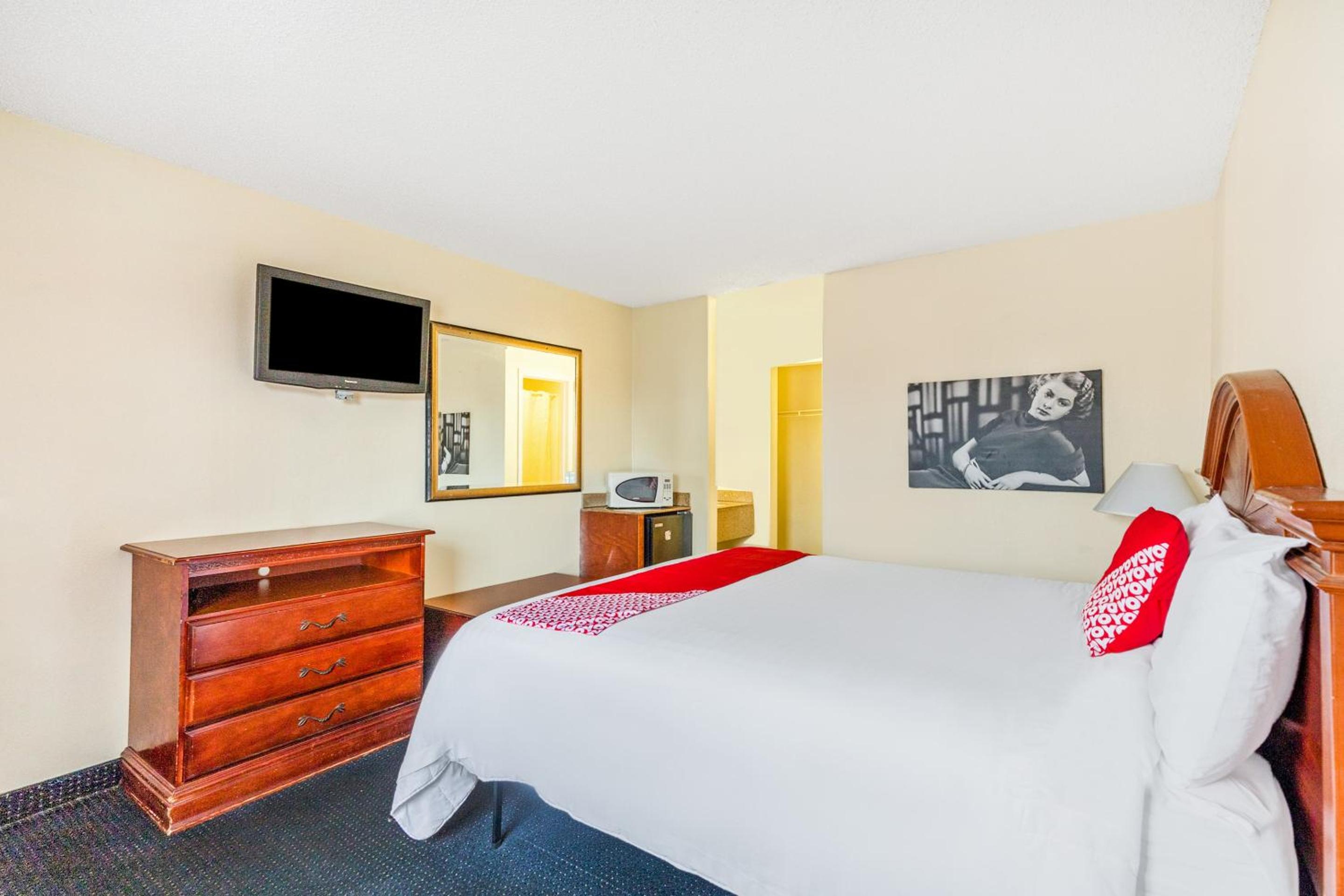 King Bed - Photo 5