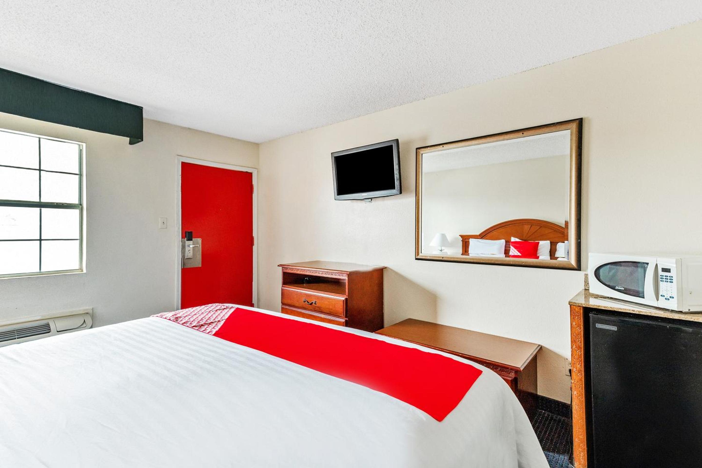 King Bed - Photo 8