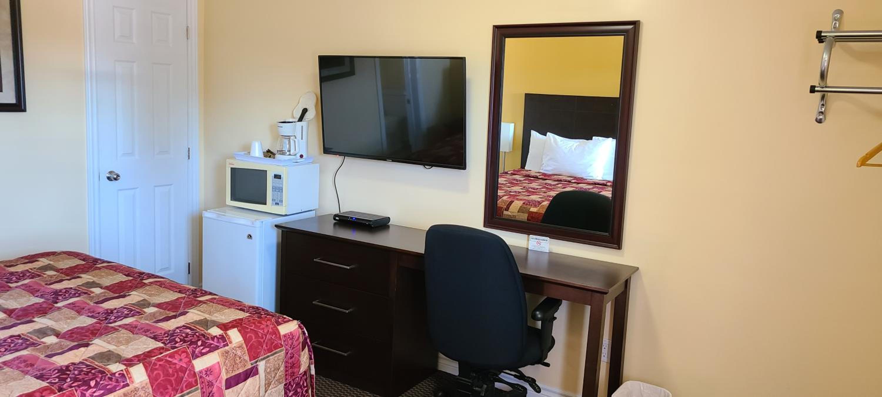 Queen Room photo 1