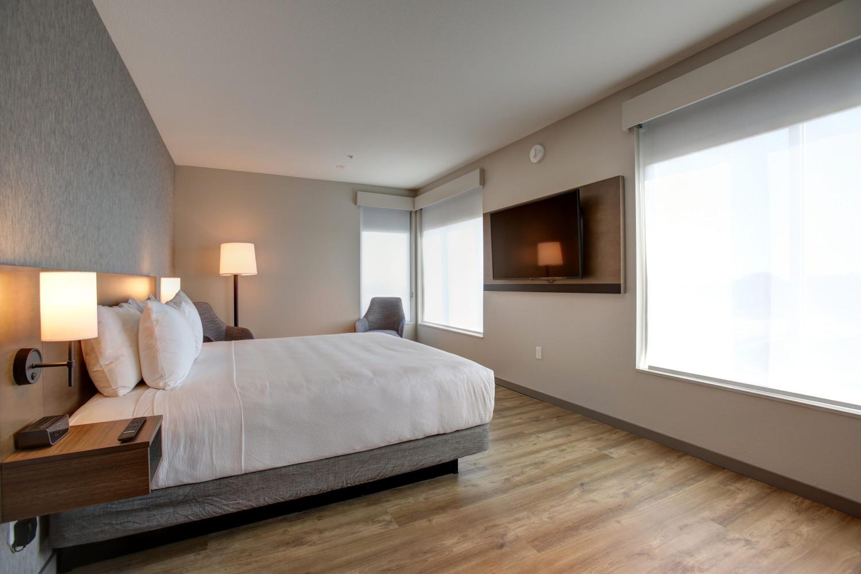 One-Bedroom King Suite with Sofa Bed - Photo 1