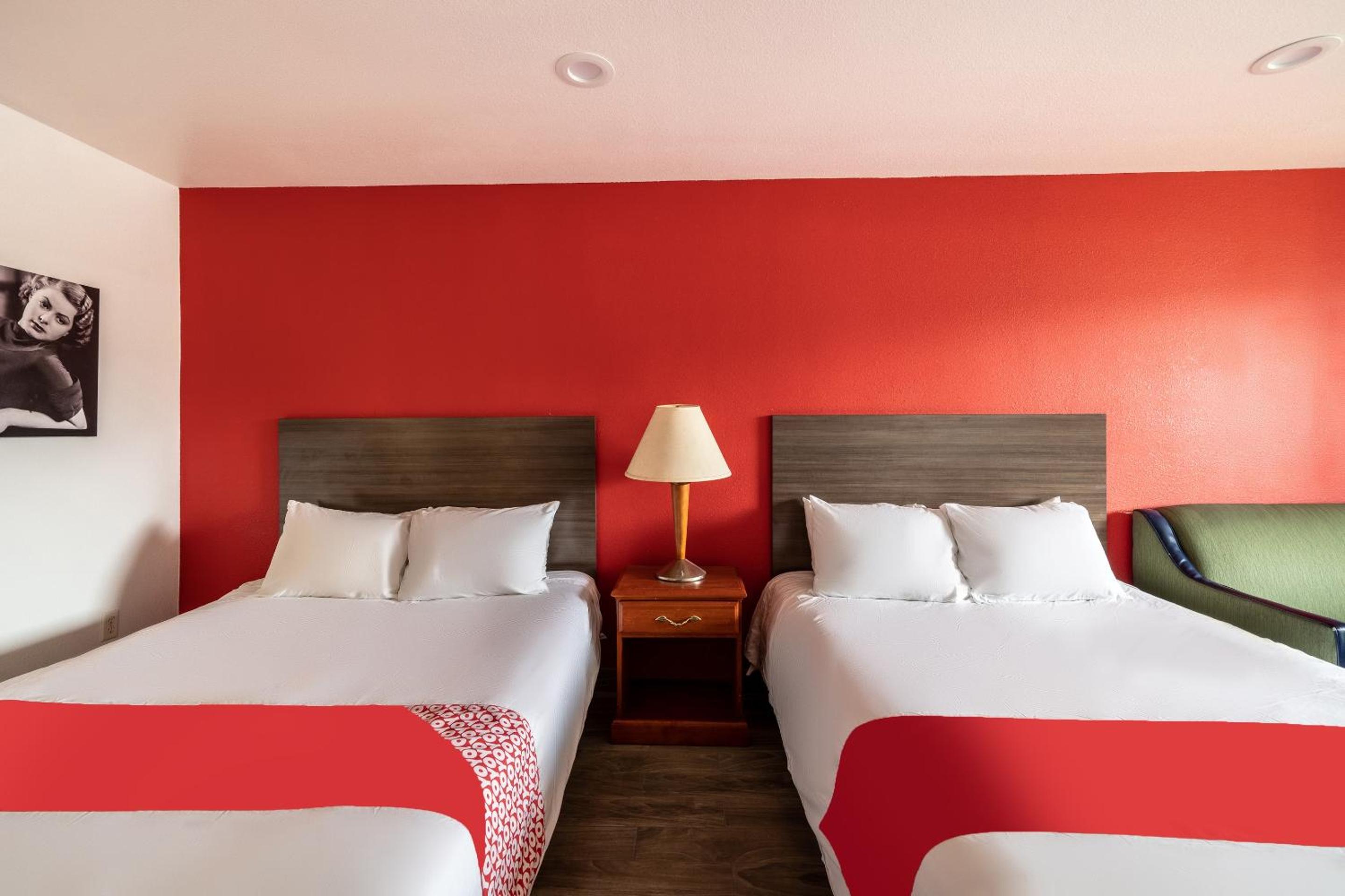 Queen Room with Two Queen Beds - Photo 15
