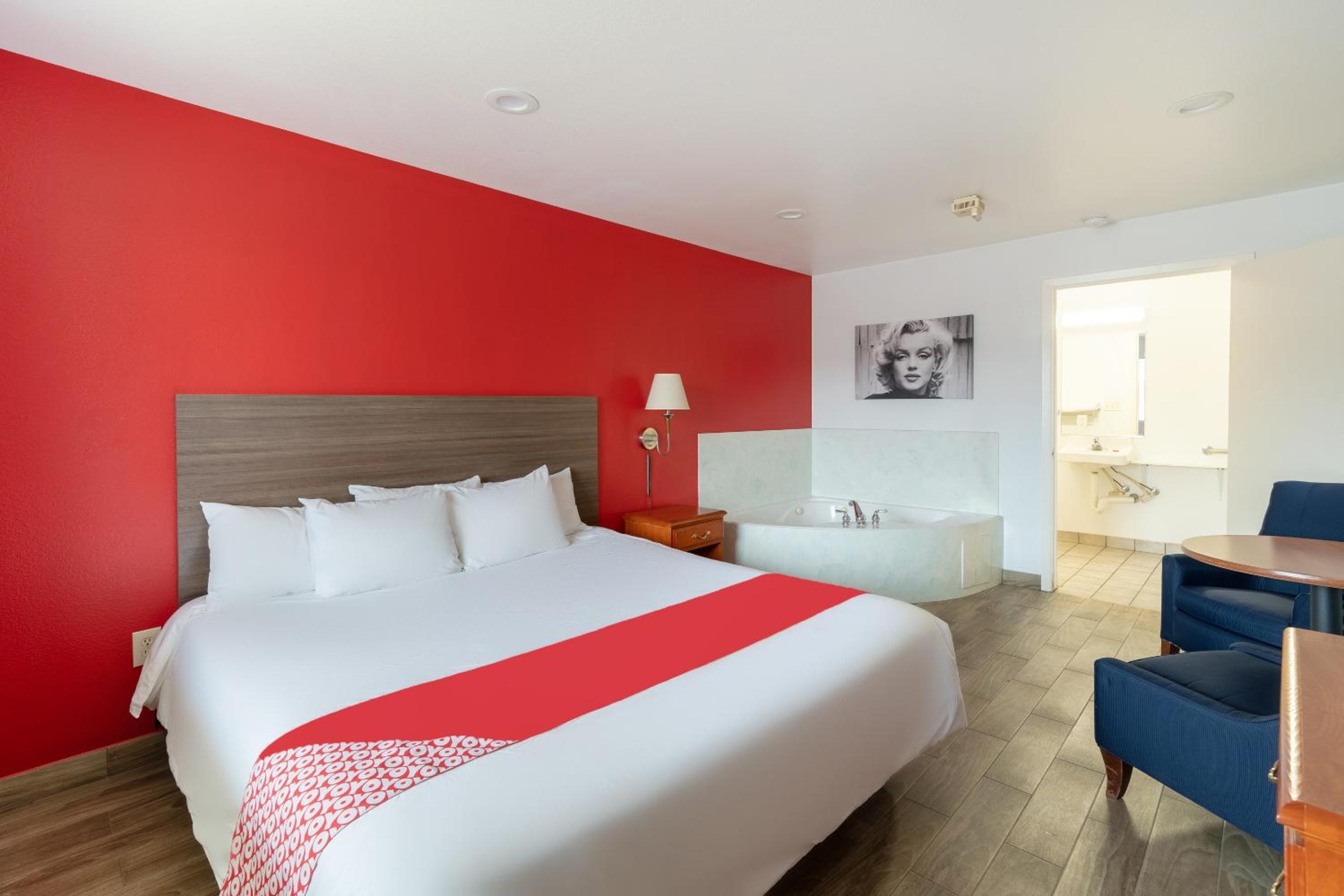 One-Bedroom Suite - Photo 1