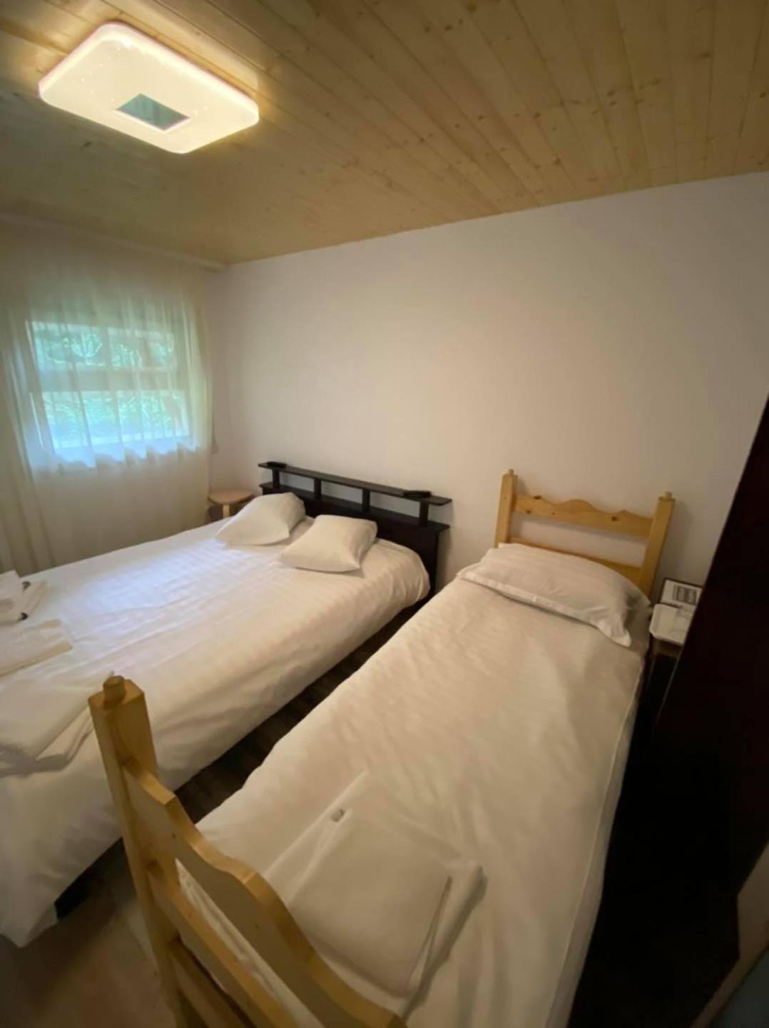 Double or Twin Room with Private Bathroom - Photo 10