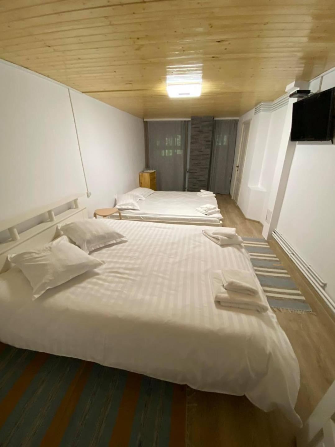 Double or Twin Room with Private Bathroom - Photo 1