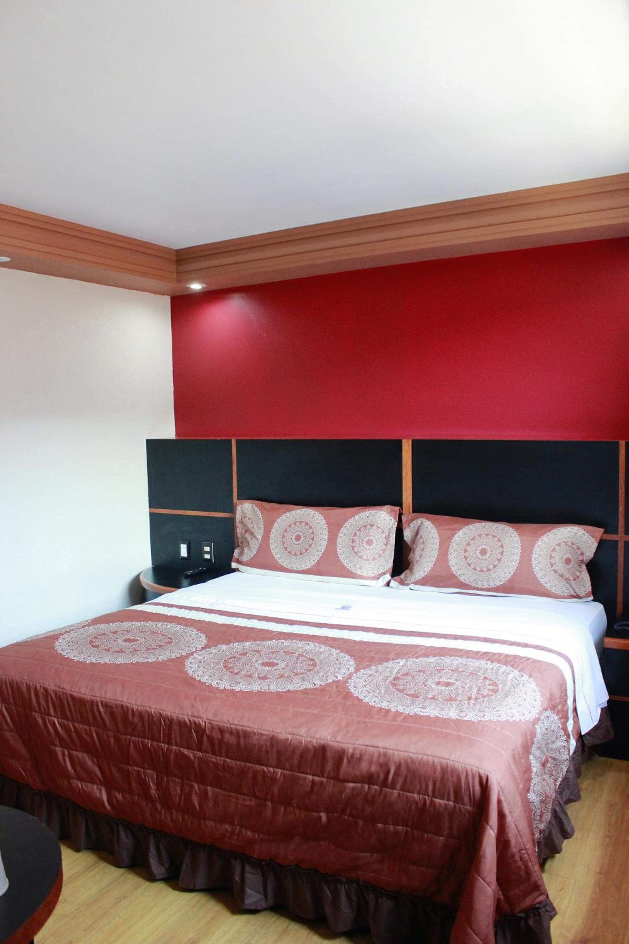 Standard Queen Room