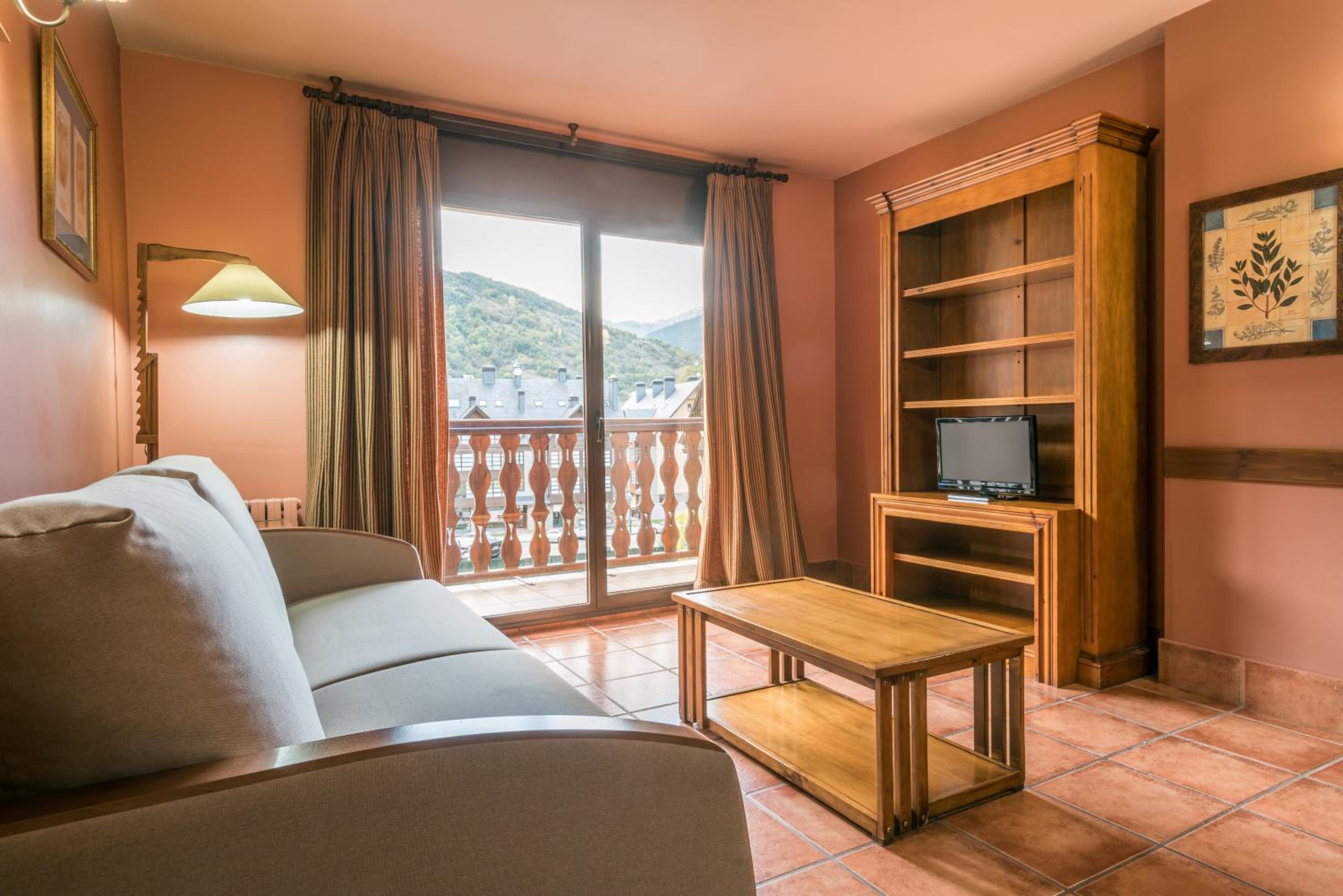 Apartamento (4 adultos) con acceso a piscina.