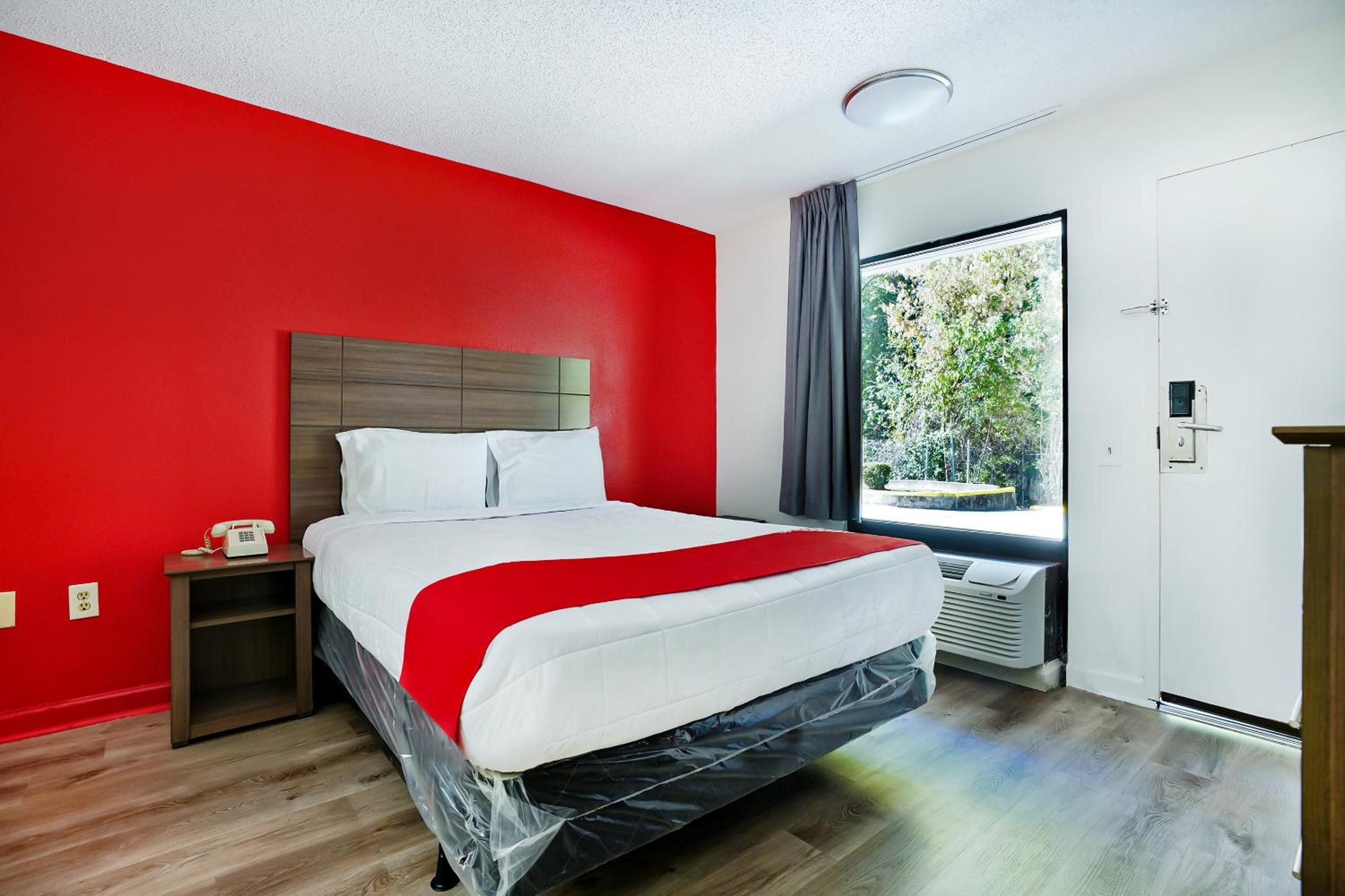Queen Room - Photo 10