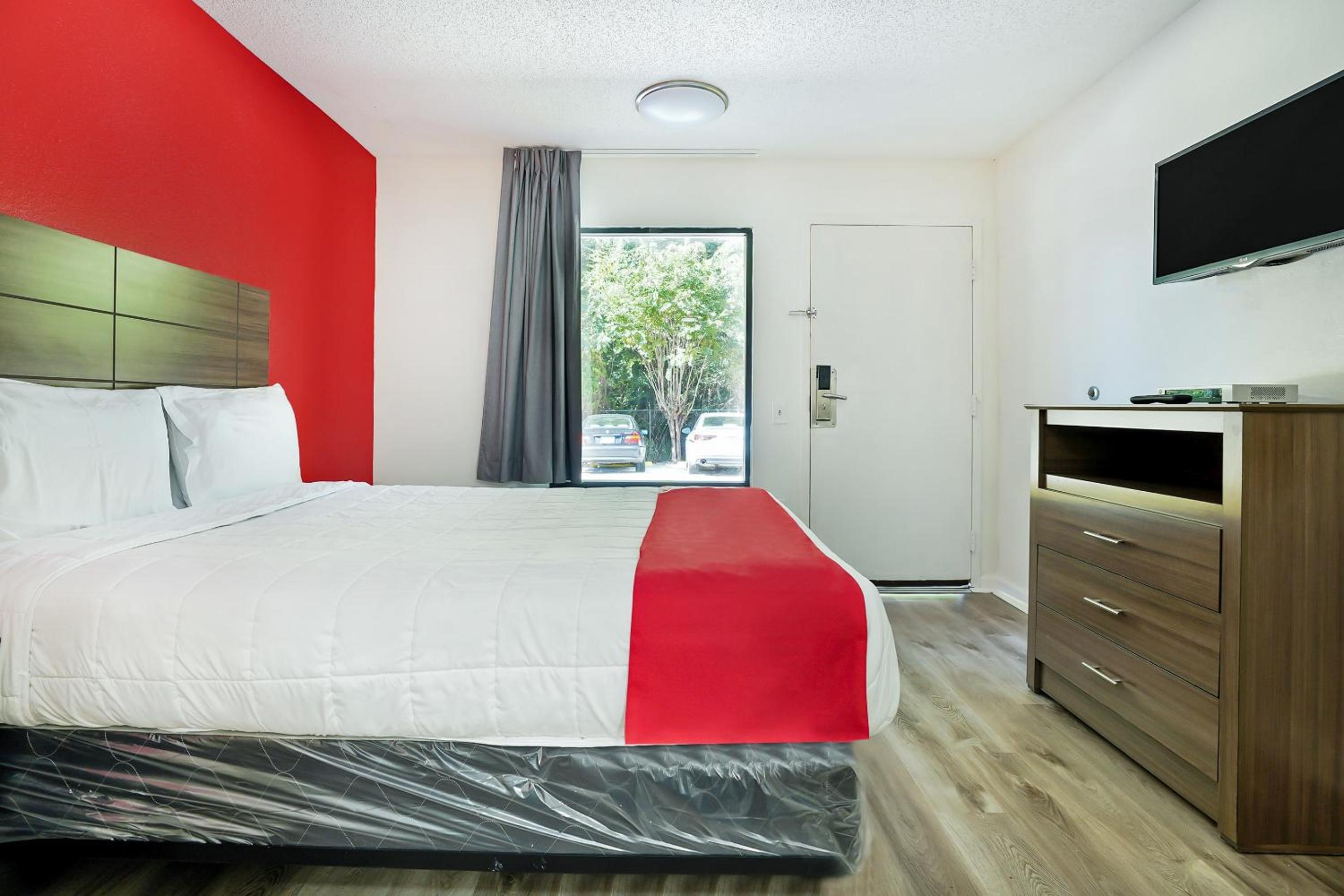 Queen Room - Photo 7