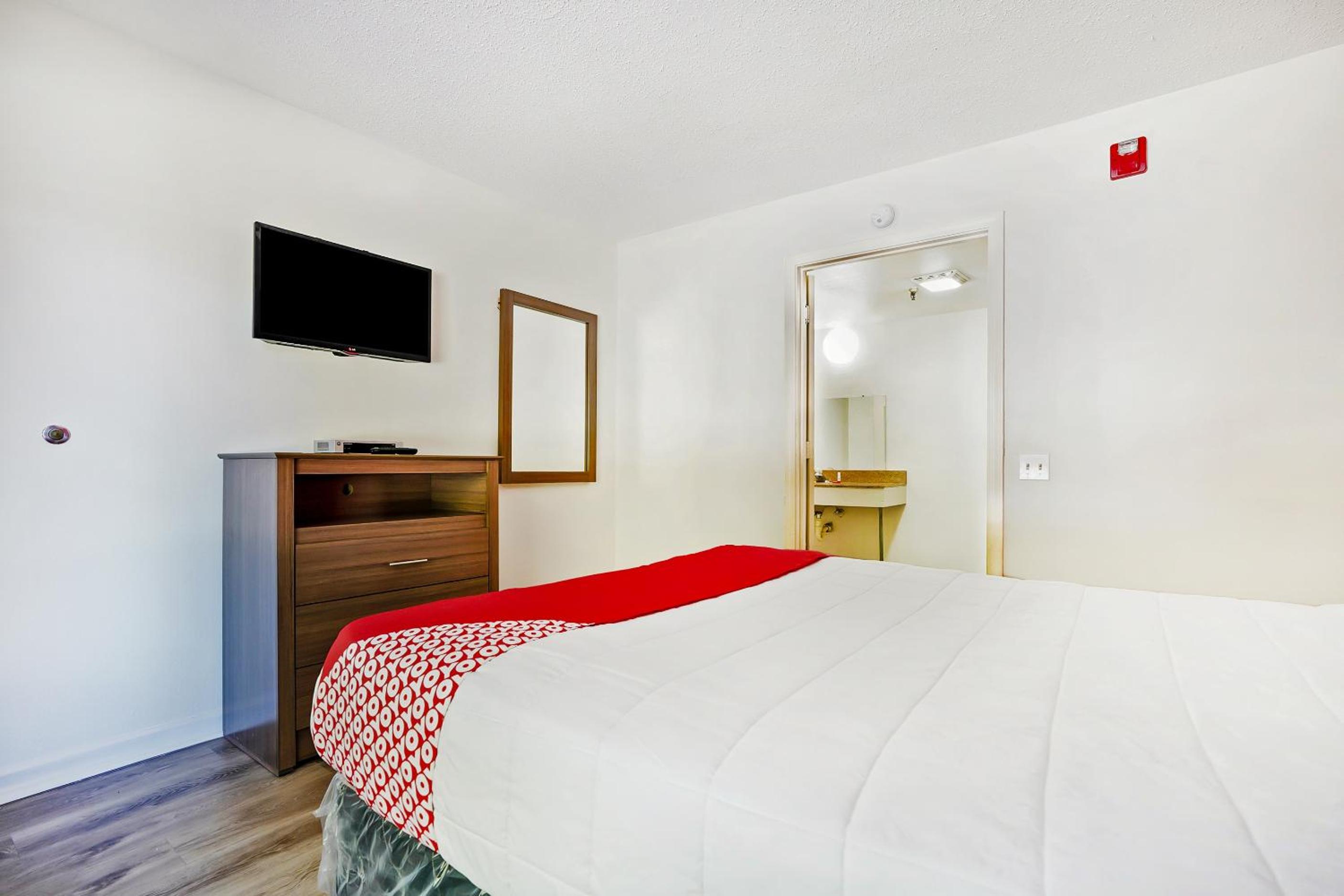 Queen Room - Photo 6
