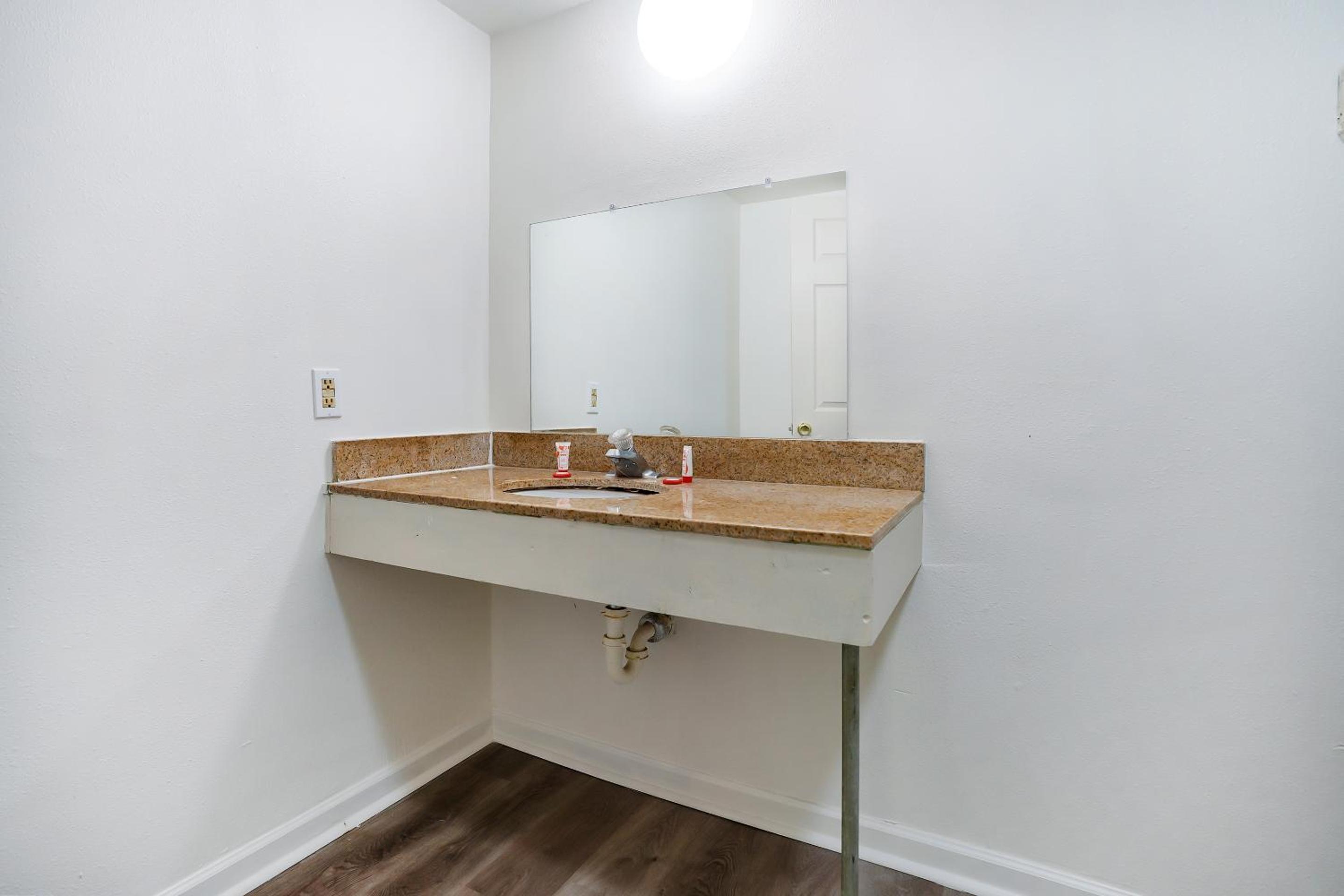 Queen Room - Photo 4