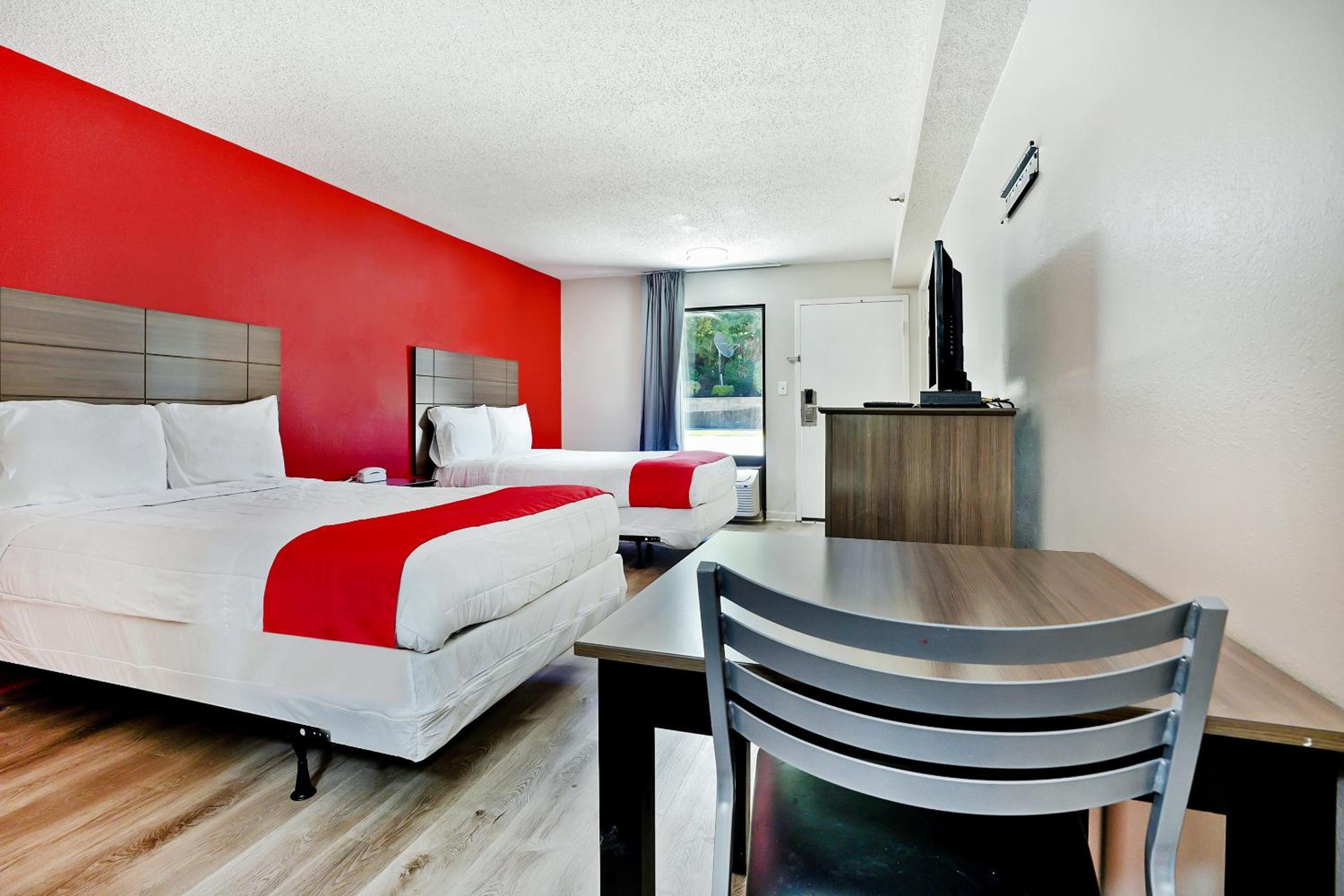 Queen Room with Two Queen Beds - Photo 16