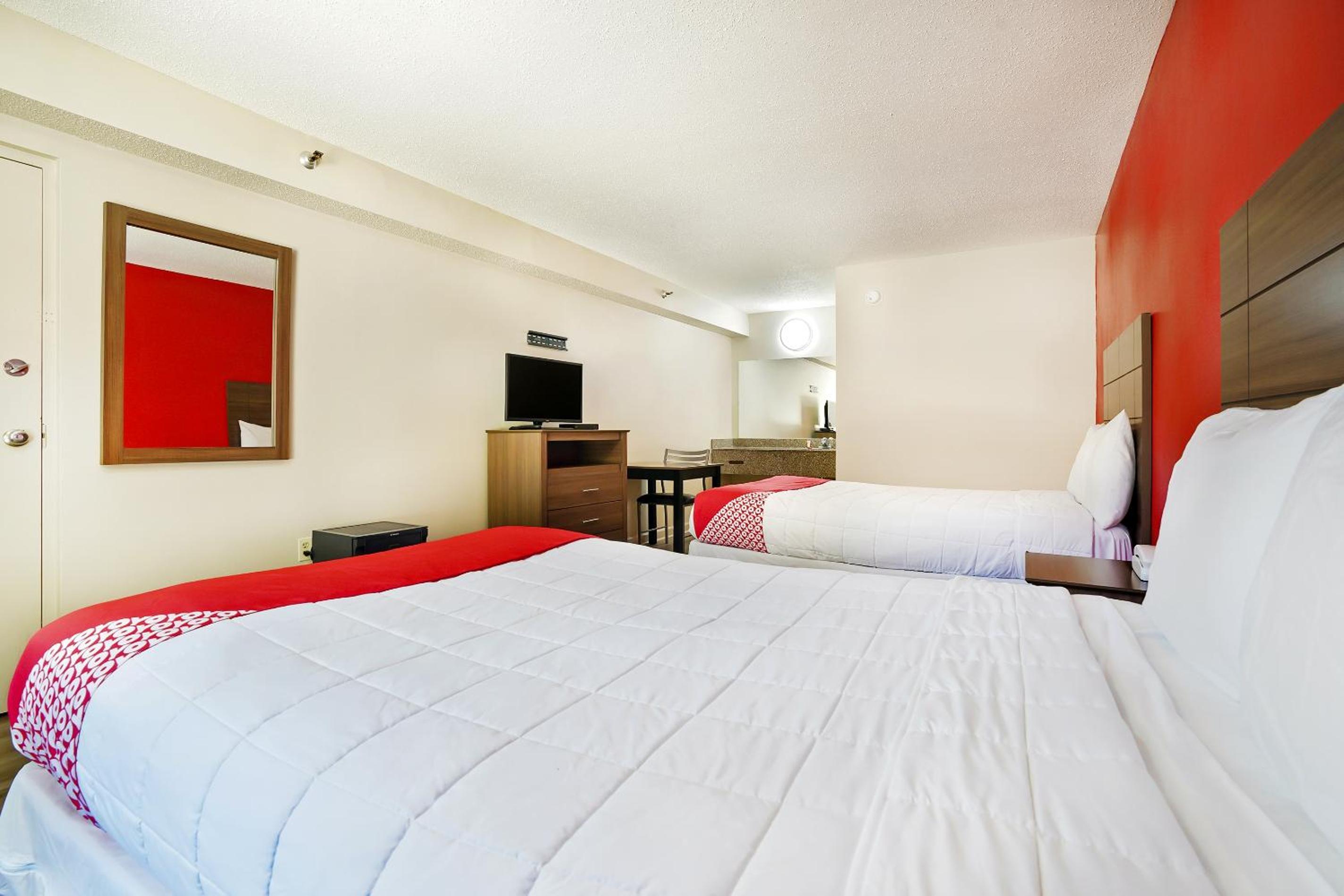 Queen Room with Two Queen Beds - Photo 14