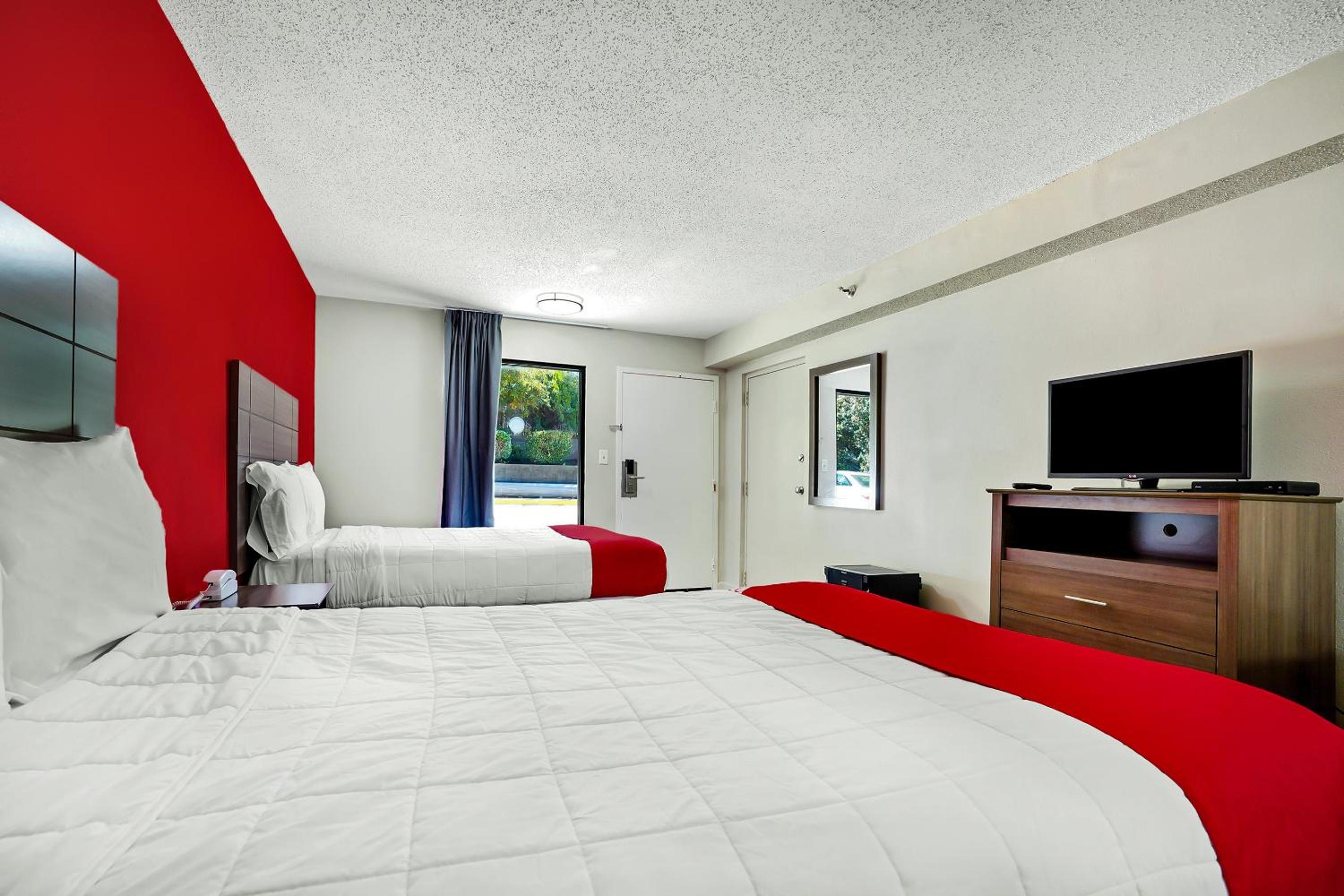 Queen Room with Two Queen Beds - Photo 13