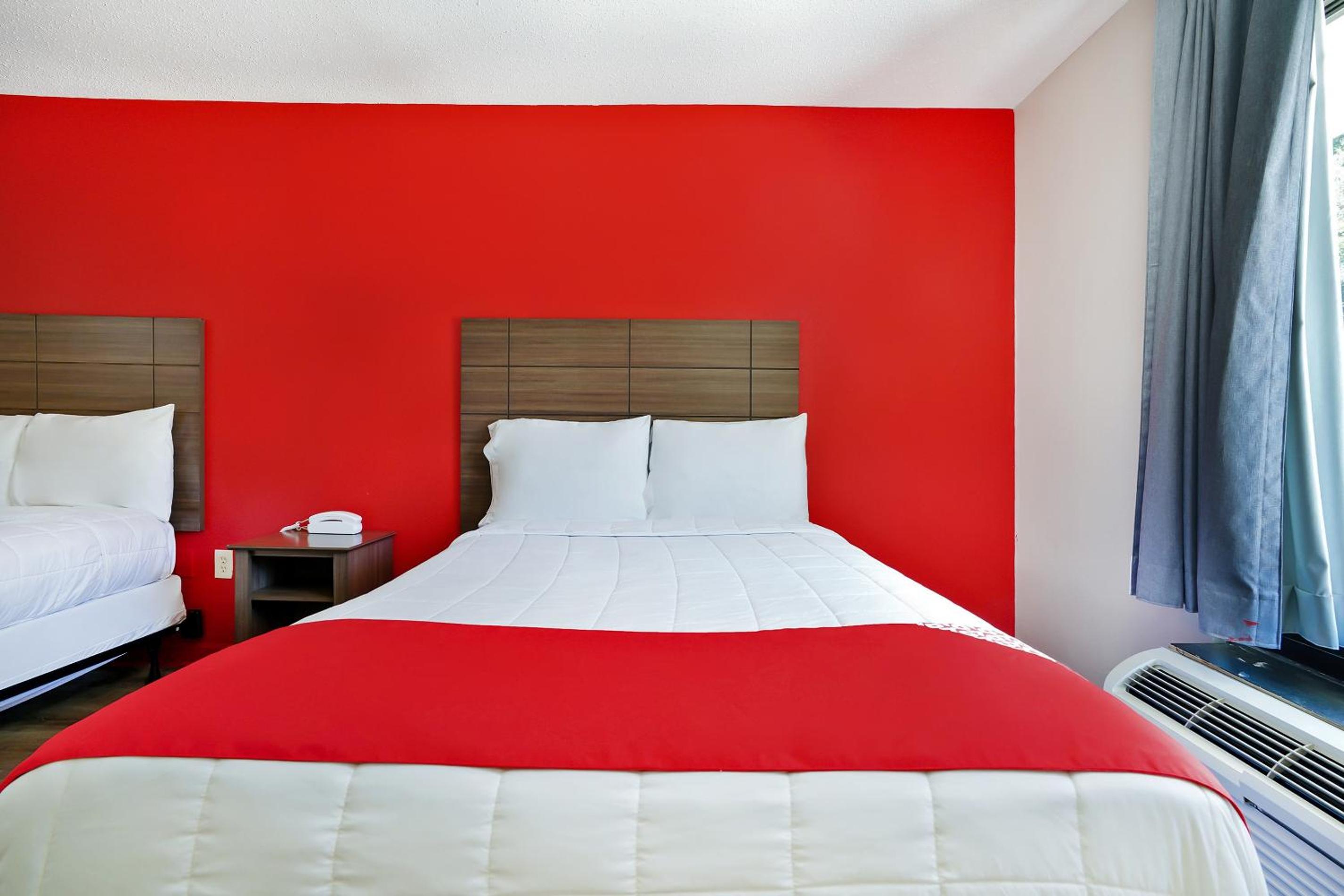 Queen Room with Two Queen Beds - Photo 12