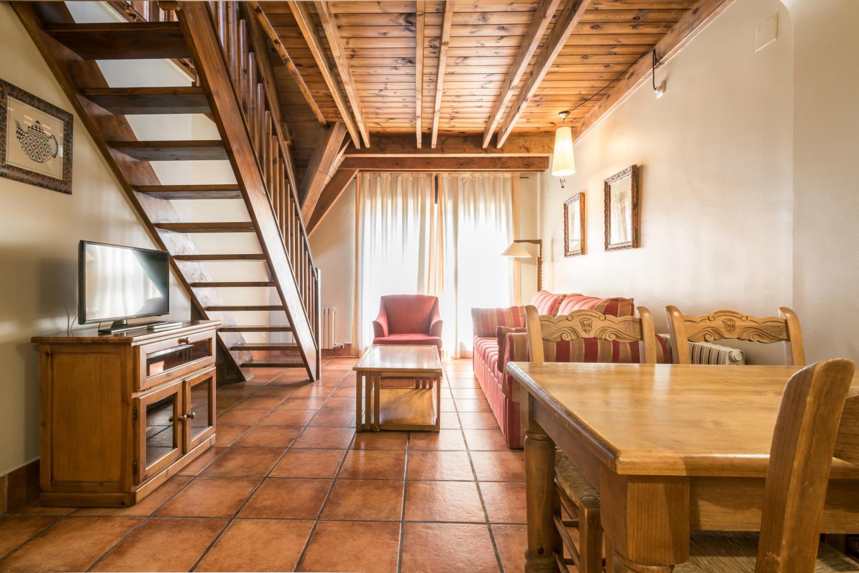 Apartamento dúplex (6 adultos) con acceso a piscina