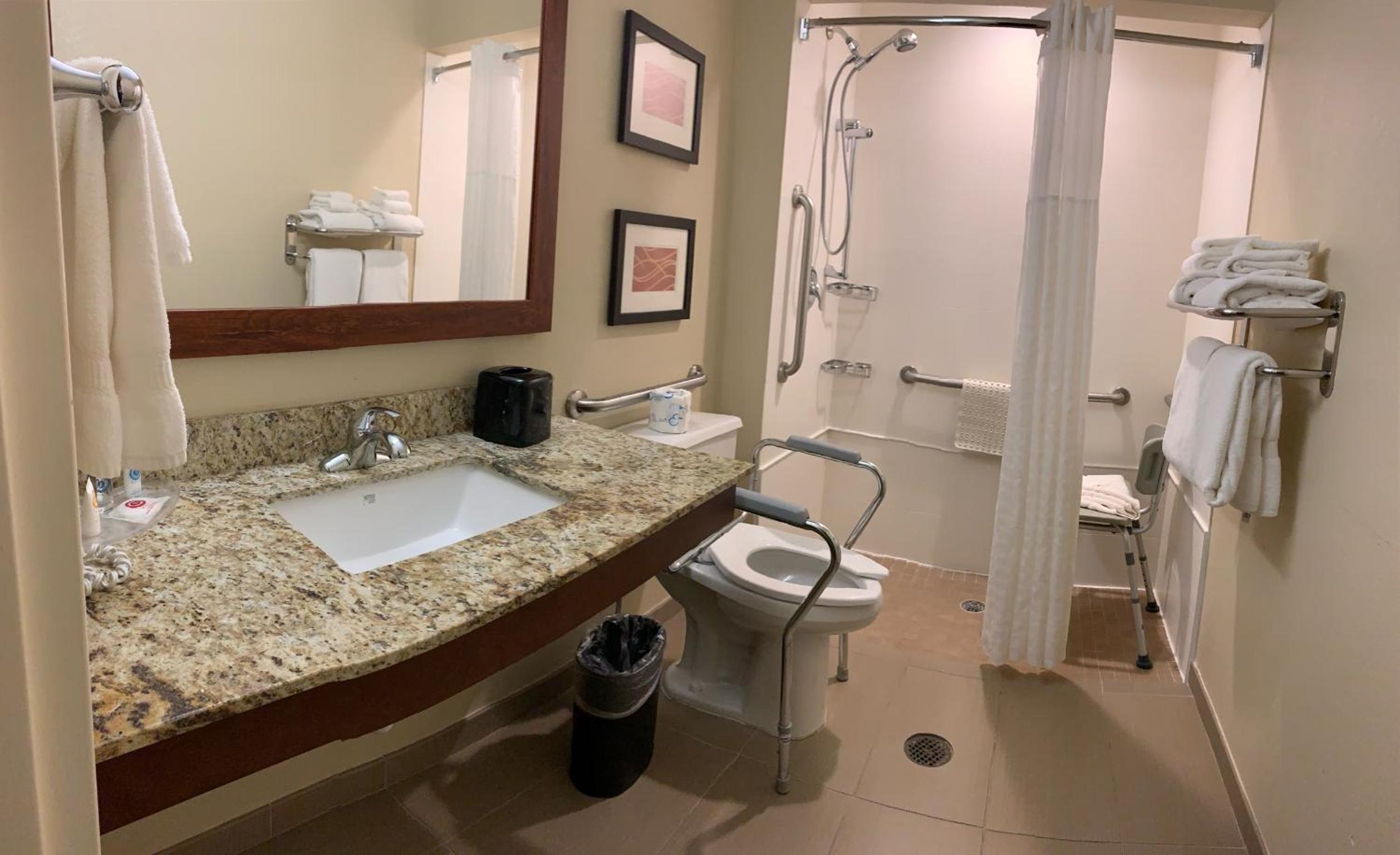 Queen Room with Two Queen Beds - Accessible/Non-Smoking 