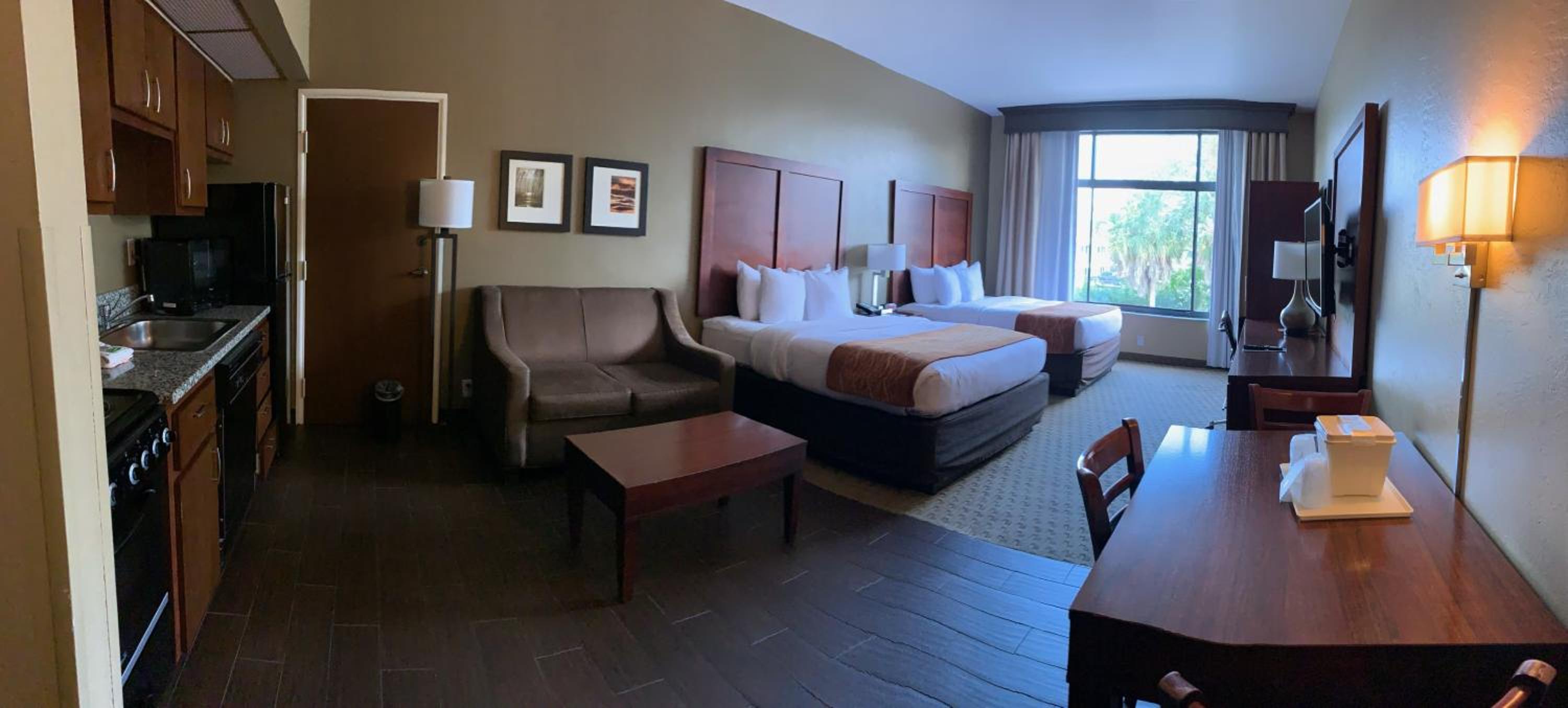 Efficiency Queen Room with Two Queen Beds - Non-Smoking photo 2
