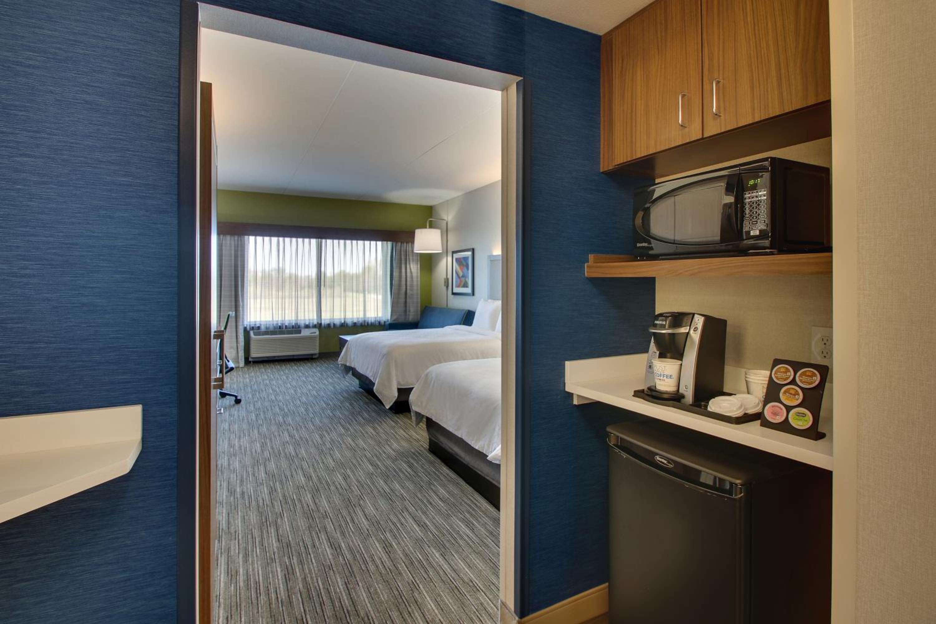 Queen Suite with Two Queen Beds and Sofa Bed - Communications Accessible