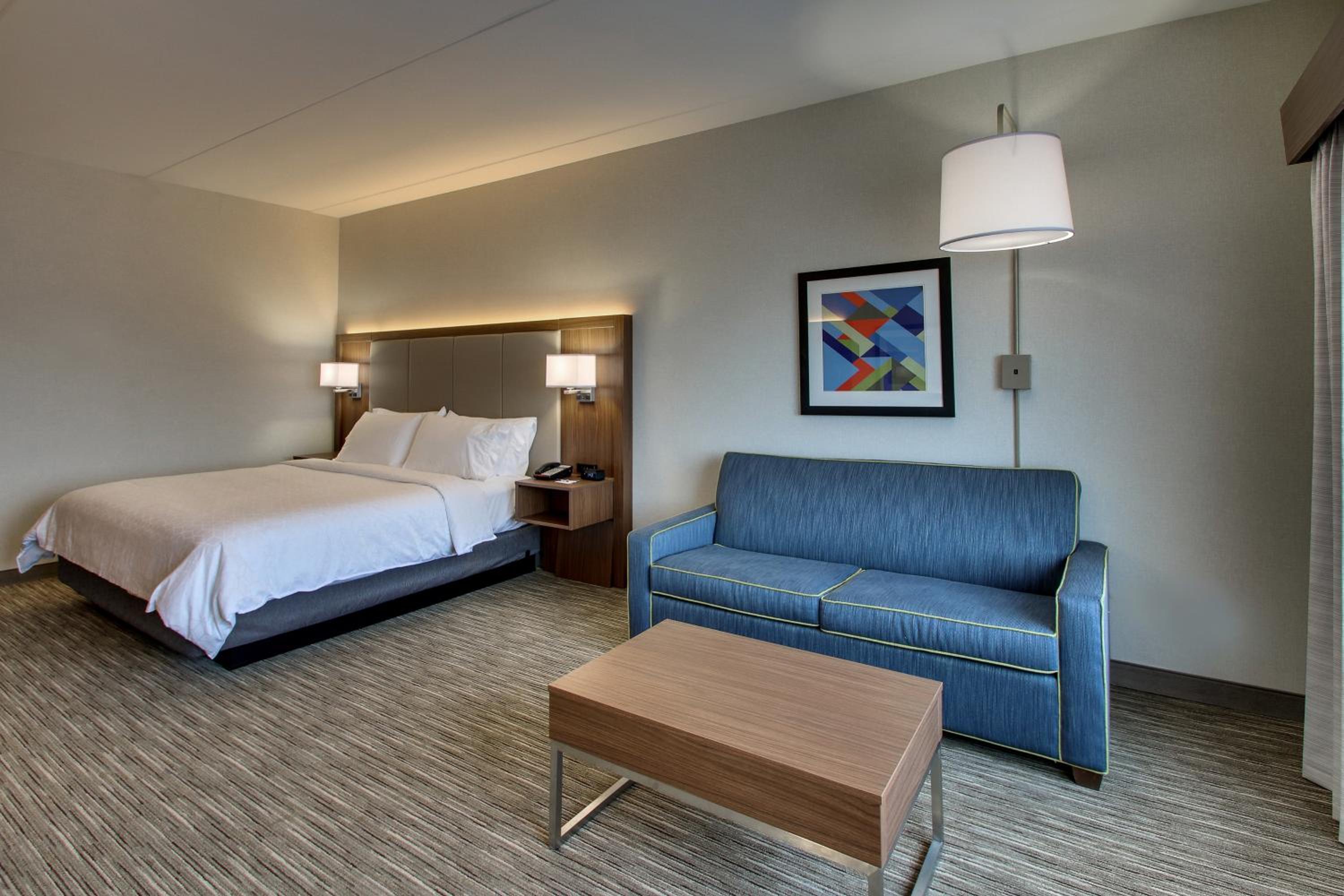 King Suite with Sofa Bed - Communication Accessible