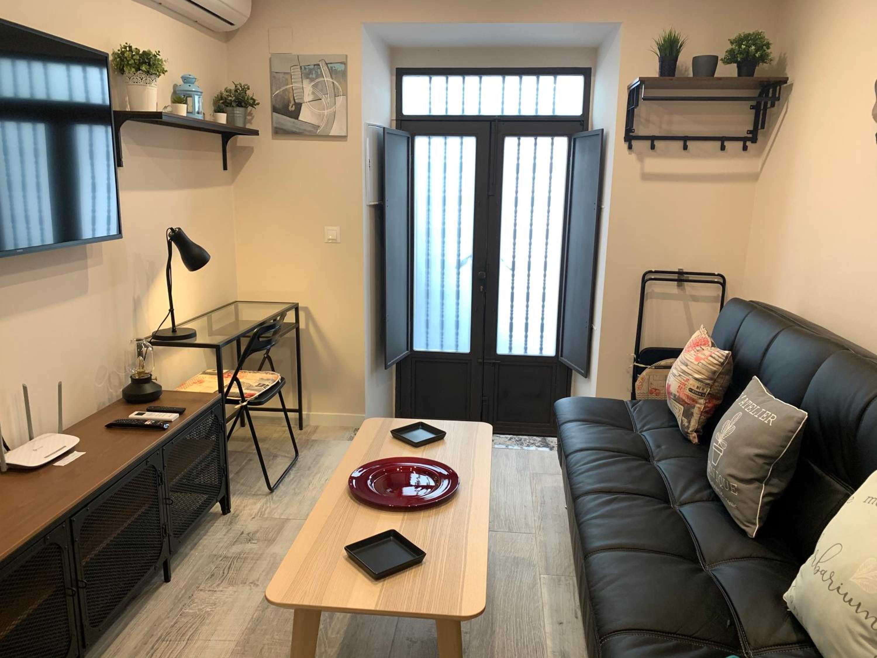 One-Bedroom Apartment - Photo 4