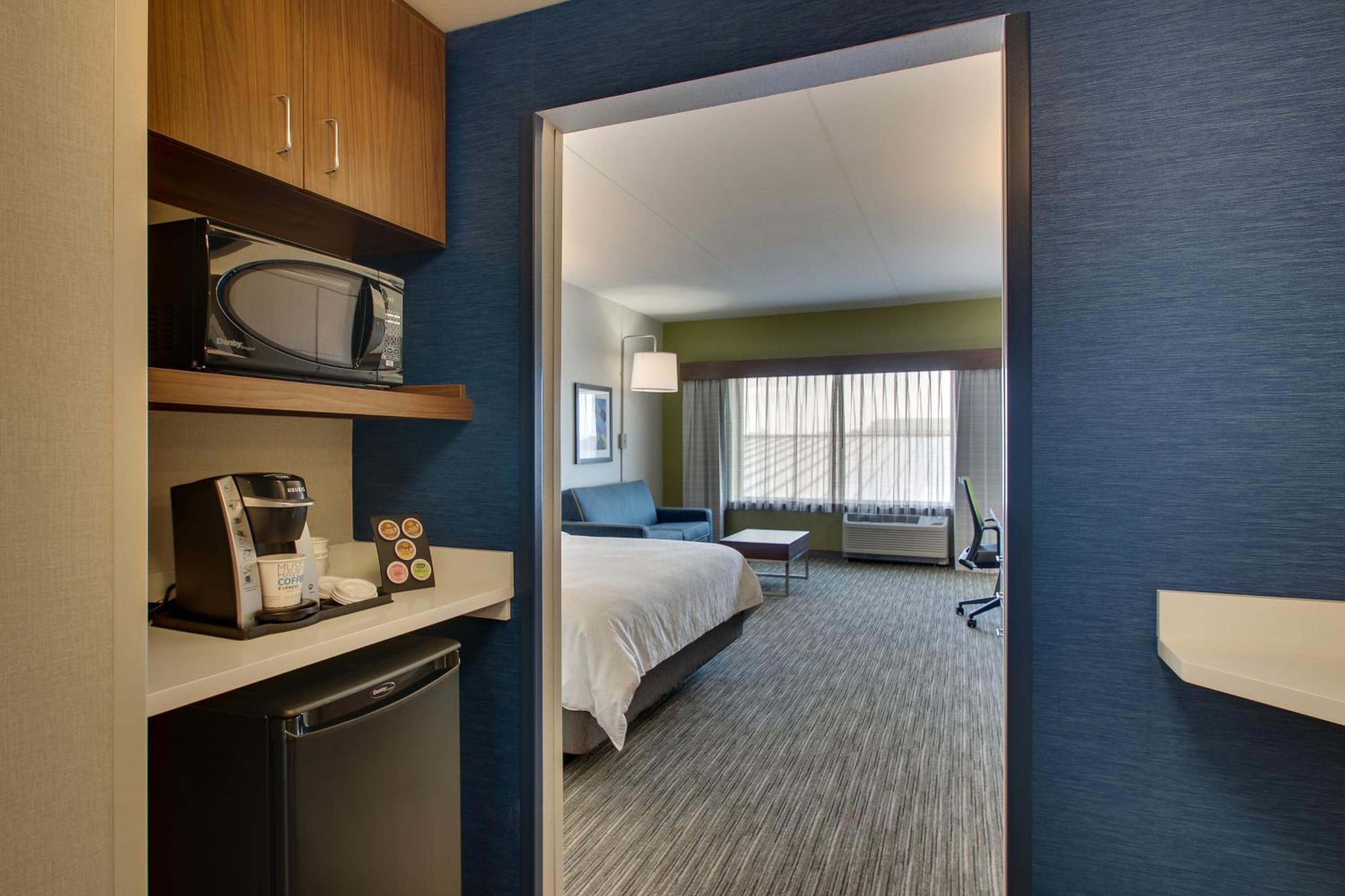 Standard King Room - Communications Accessible