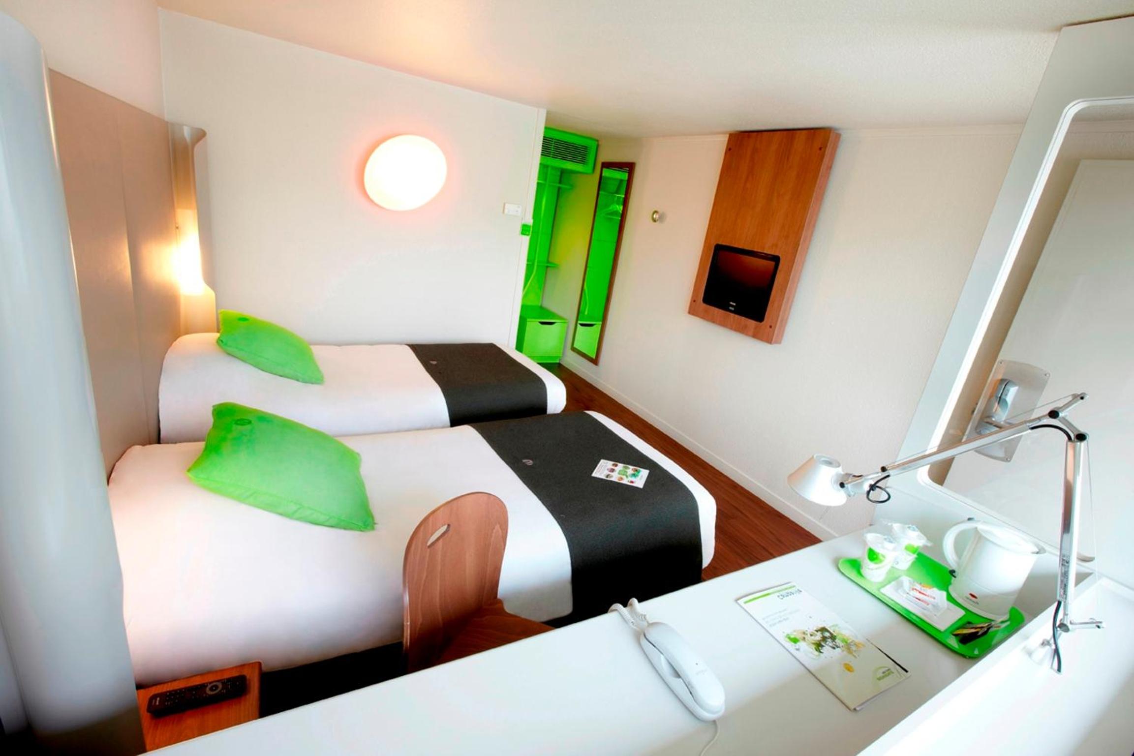 Standard Twin Room - Photo 4