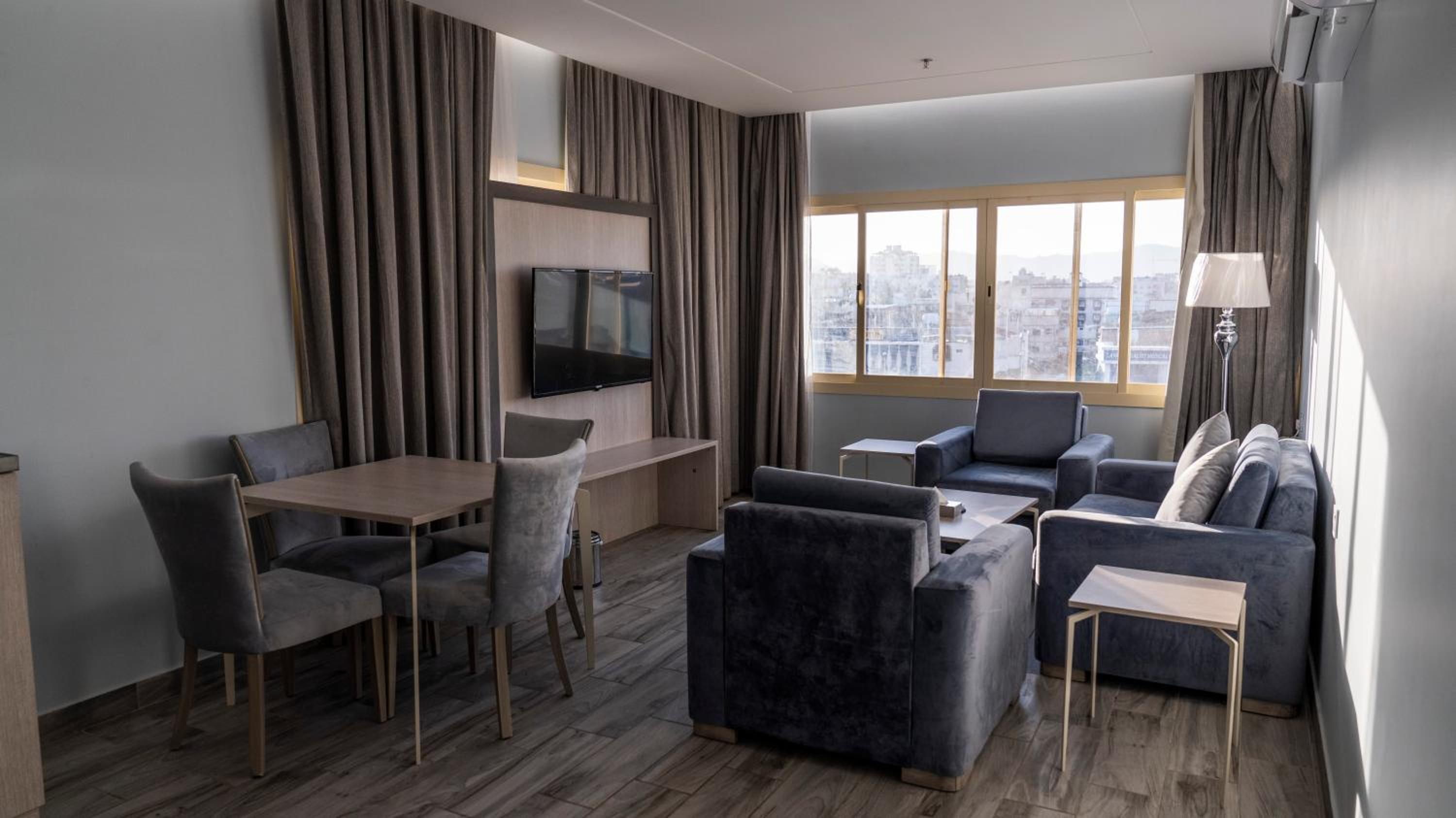 One-Bedroom Suite photo 3