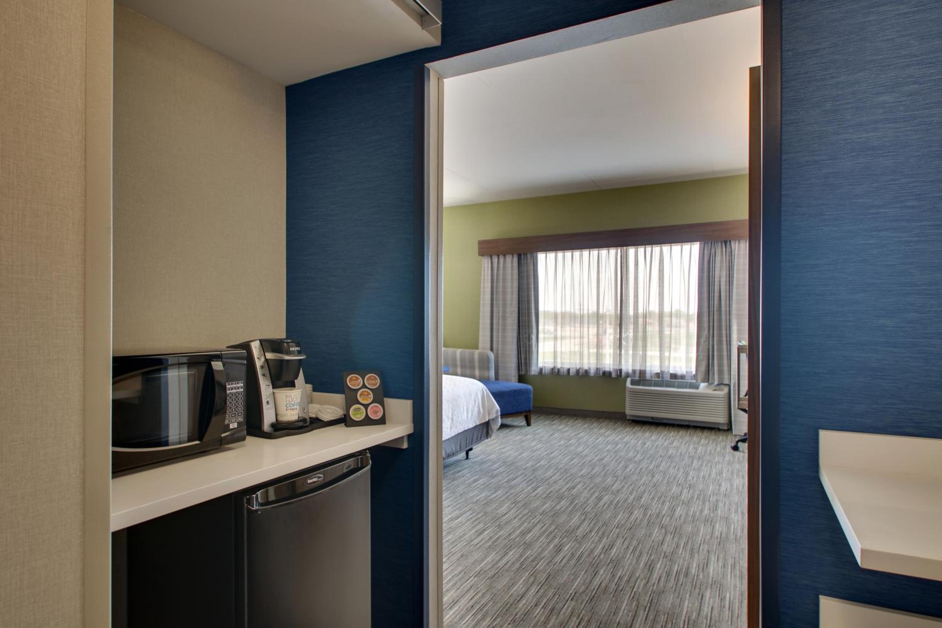 Standard King Room with Accessible Tub - Mobility Access
