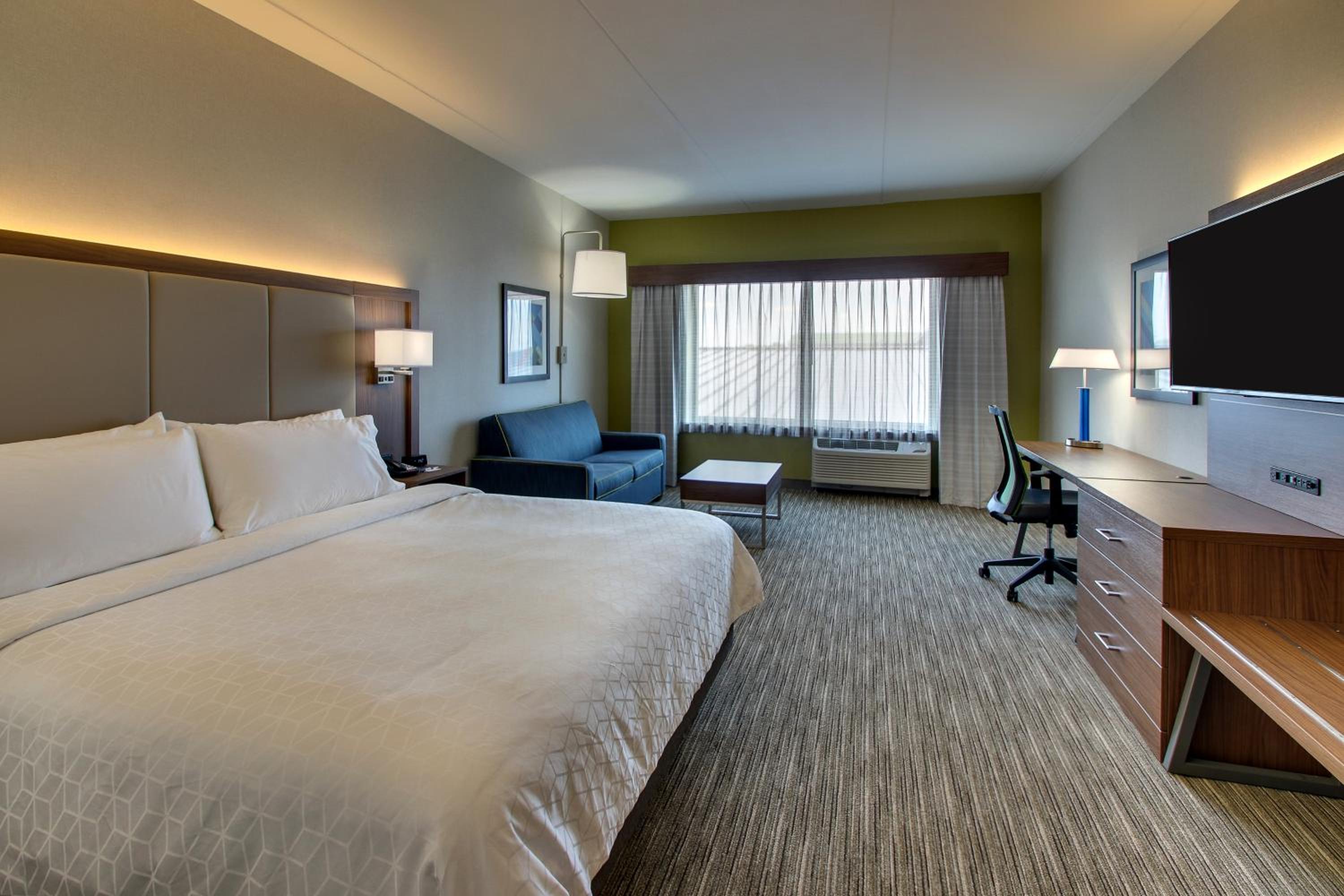 King Studio Suite with Mobility Accessible Tub - Non-Smoking