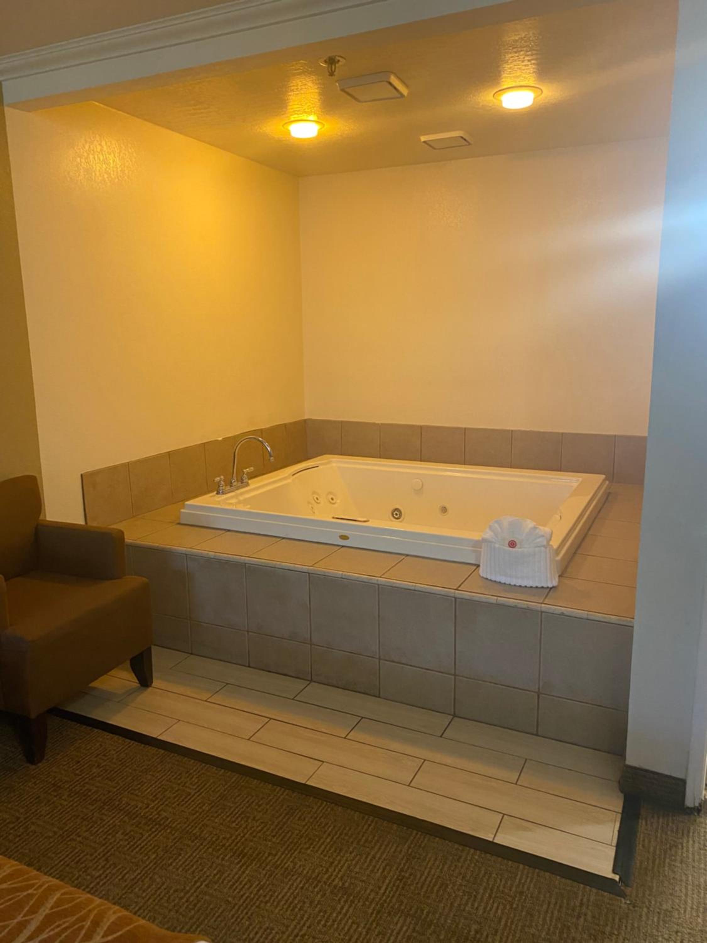 King Suite - Non-Smoking - Photo 7