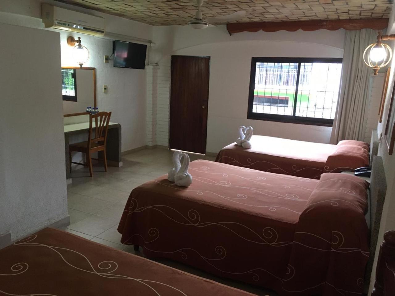 Basic Triple Room photo 3