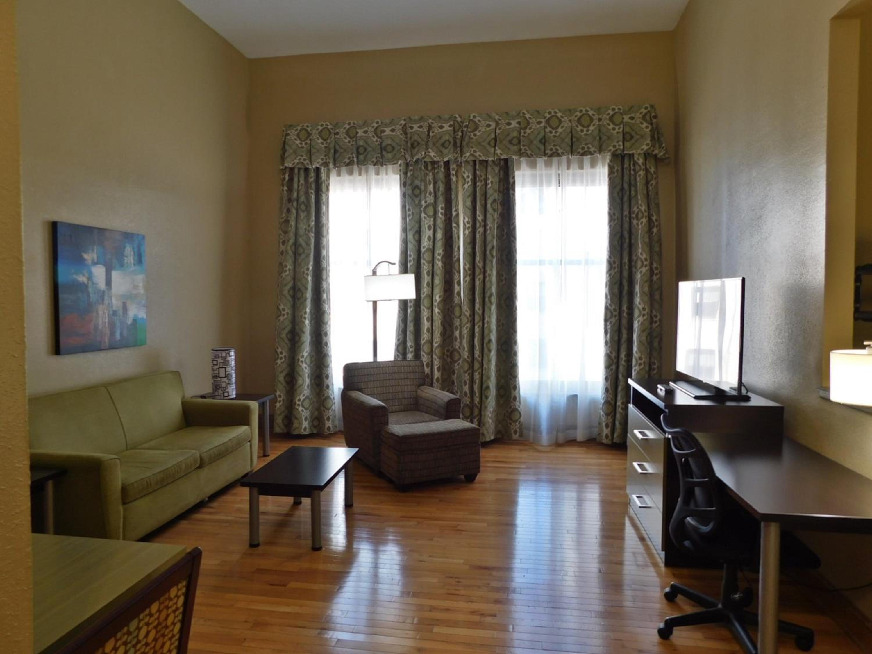 Standard Queen Room with Sofa Bed photo 1